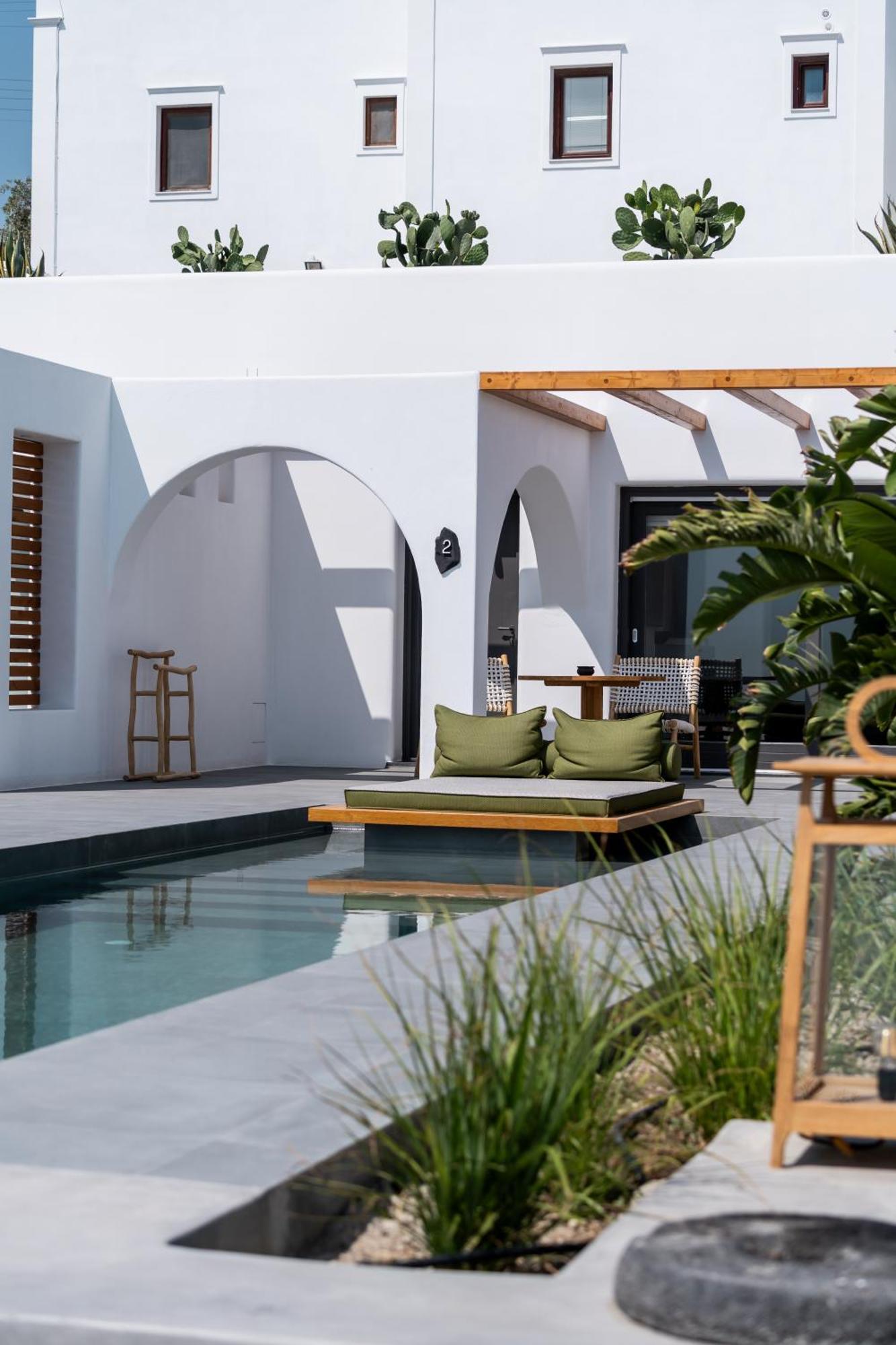 Numa Santorini *