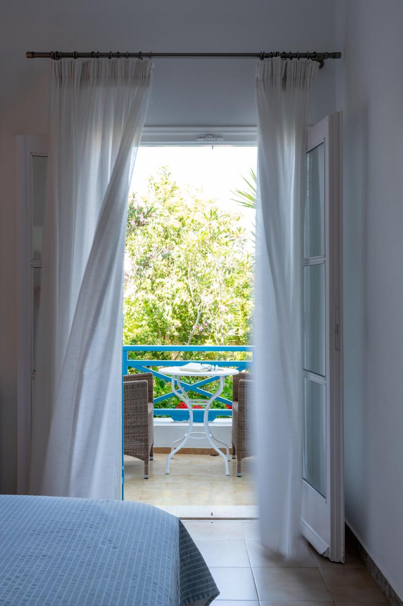 Matina Kamari (Santorini)