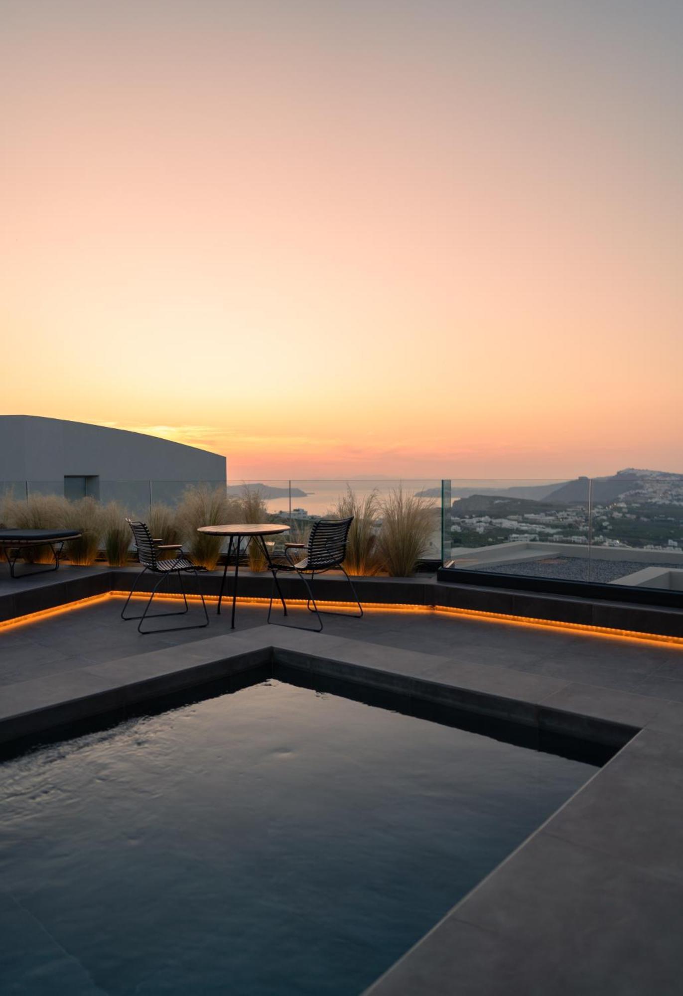 Apikia Santorini 3* Pyrgos Kallistis