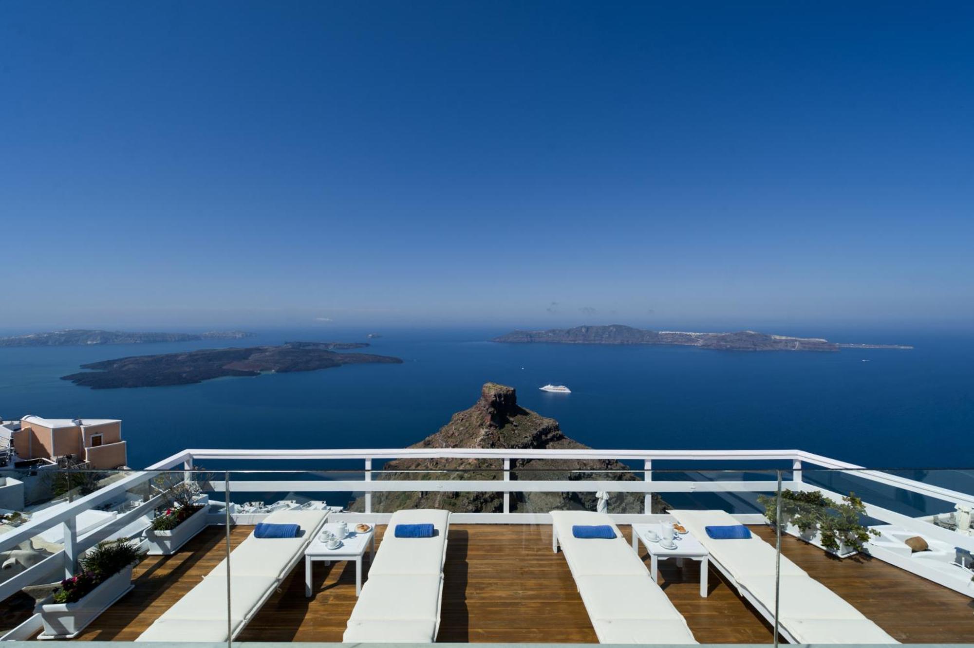 Artemis , Hotel