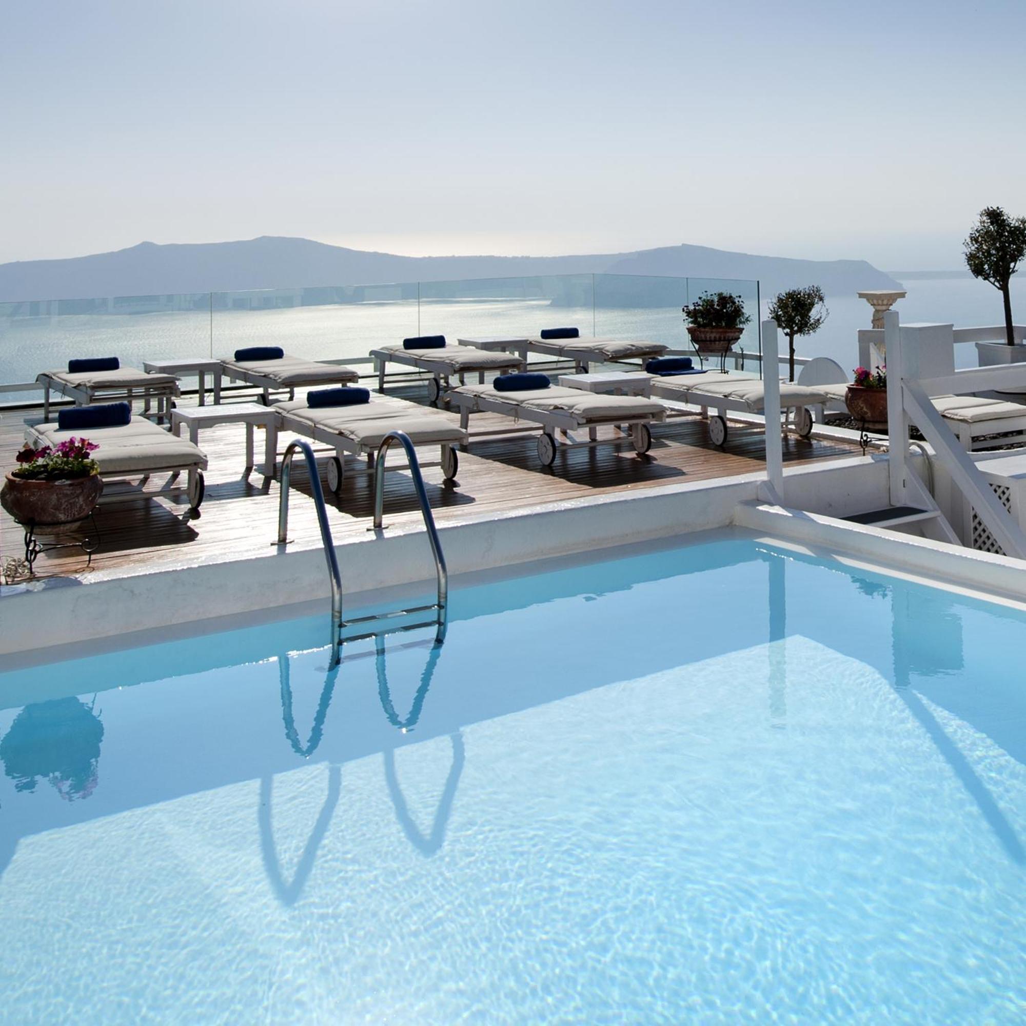 Artemis , Hotel *