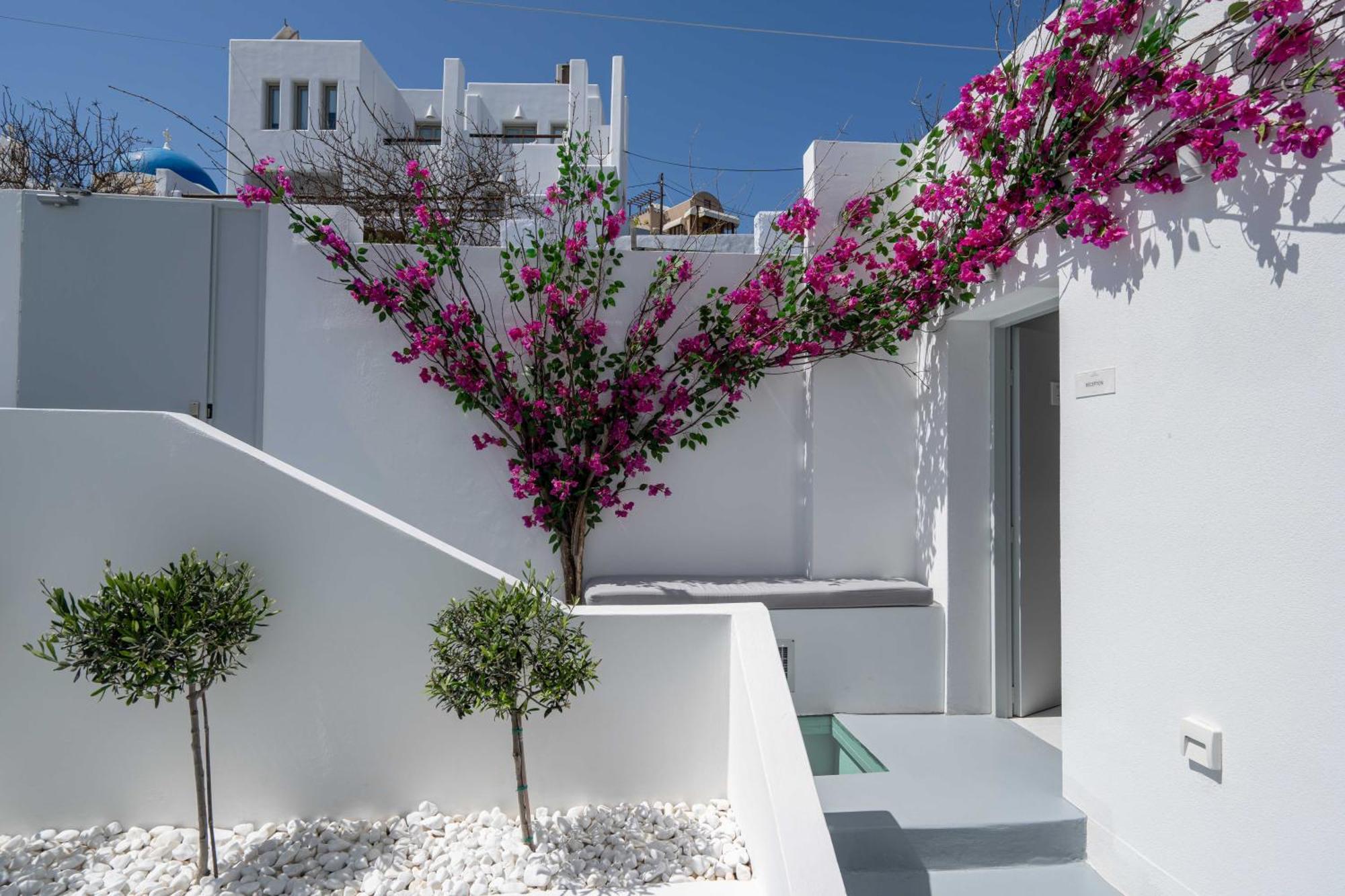 Hotel Cycladic & *