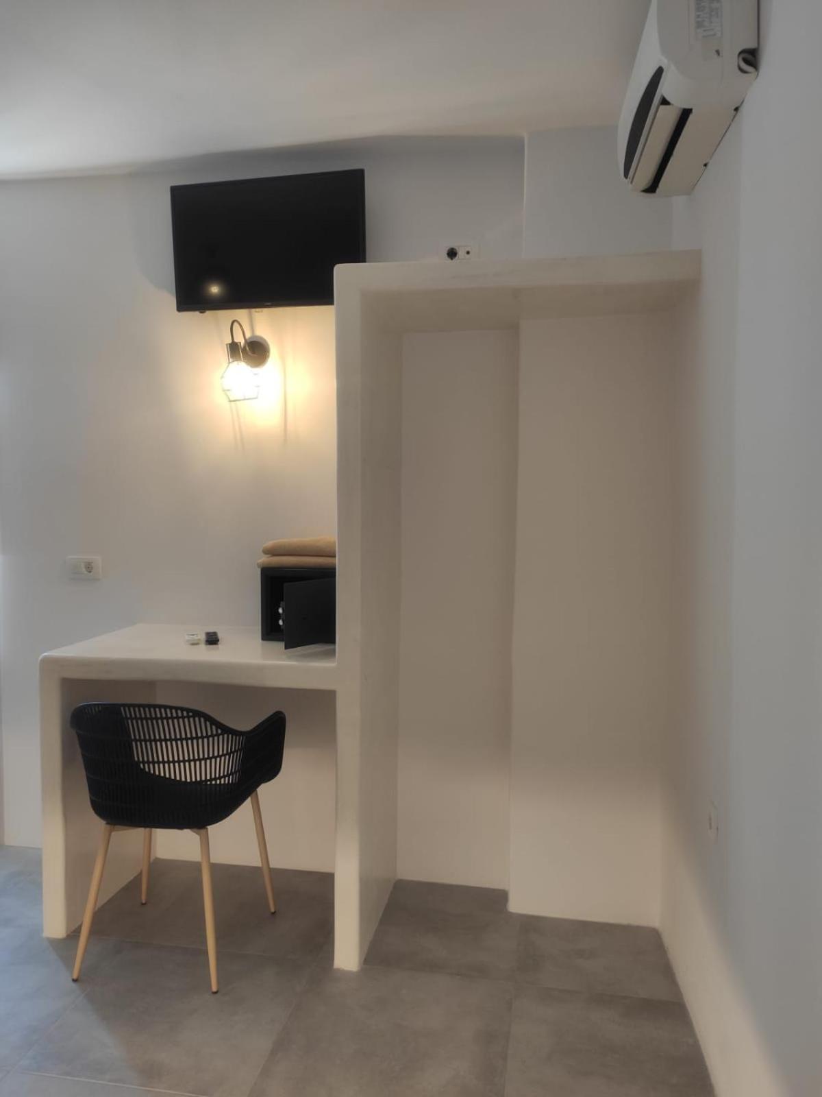 White Lily & Lofts - Adults Only 16