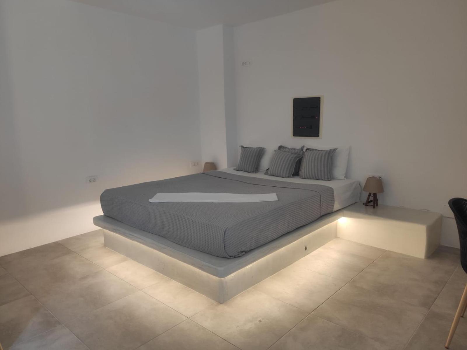 White Lily & Lofts - Adults Only 16 Hotel *