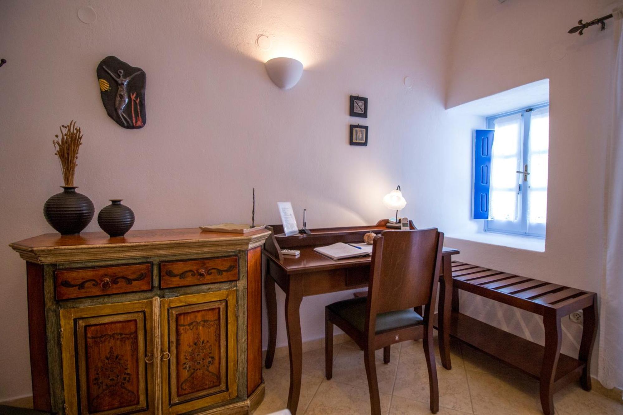 Hotel Lithies Traditional Homes