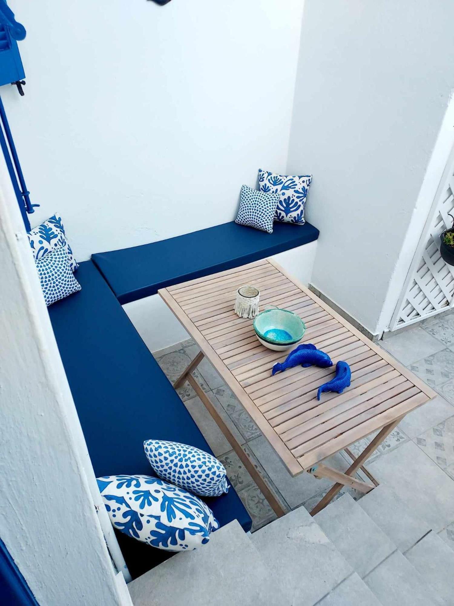 Folia * Fira (Santorini)