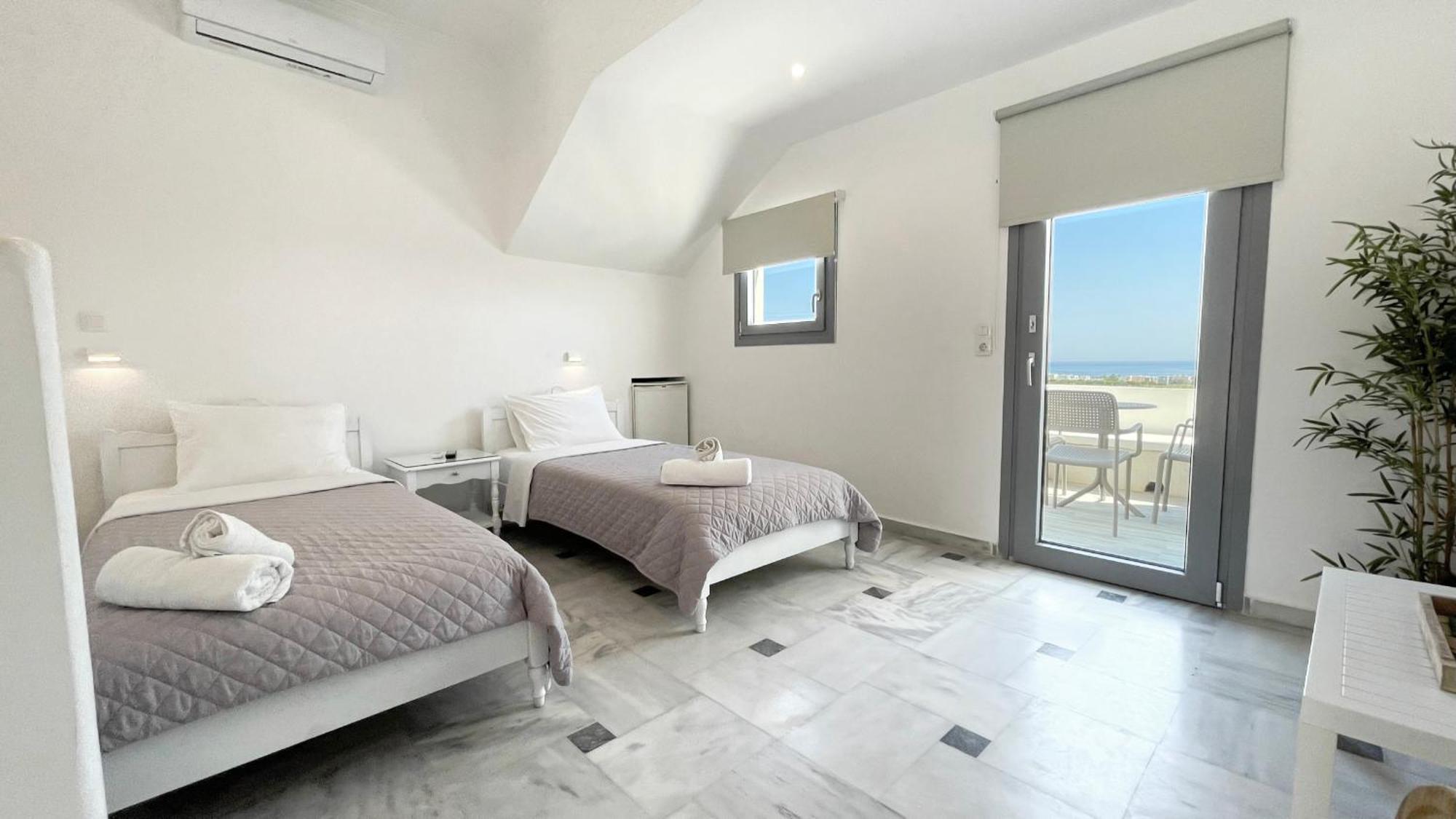Hermoso Luxury Hotel Monolithos (Santorini)