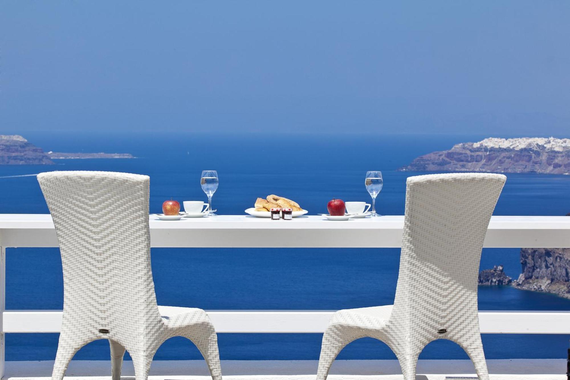 Thireas Fira (Santorini)