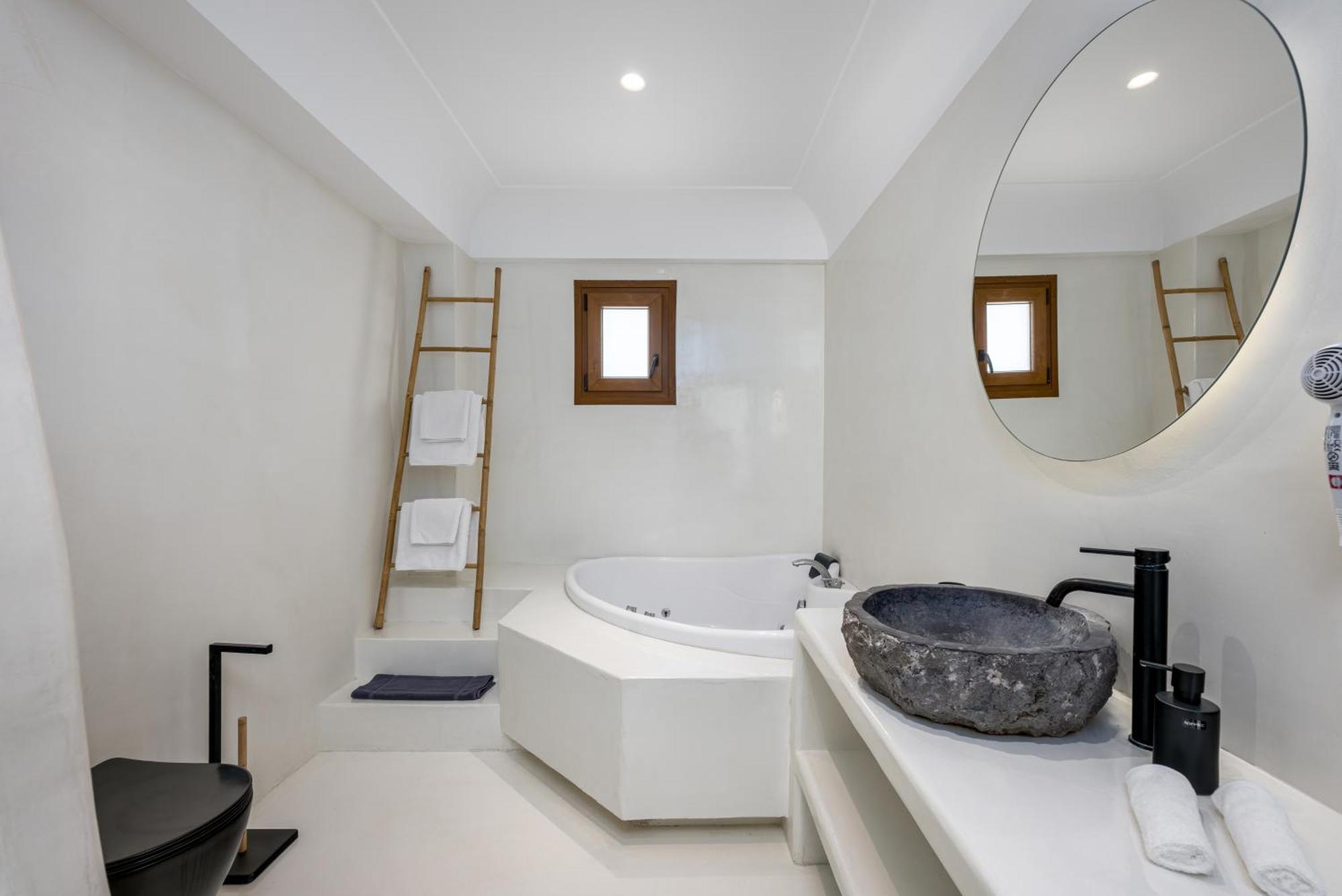 Leon Luxury Imerovigli (Santorini)