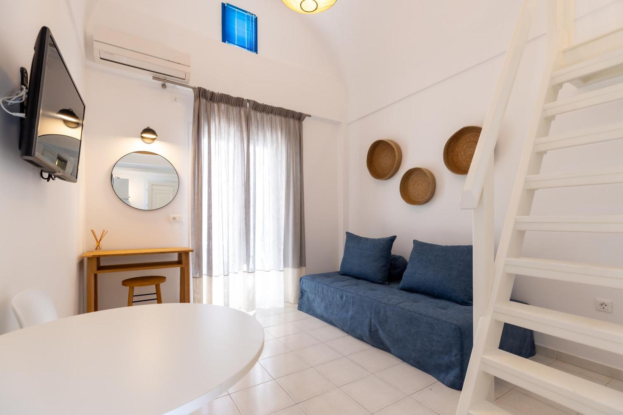 Louis Santorini Aparthotel