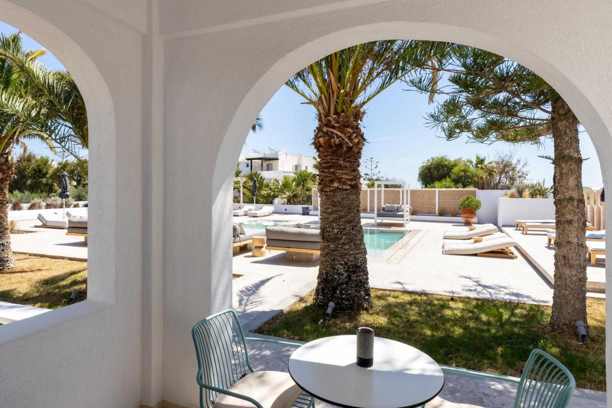 Louis Santorini Aparthotel 2*