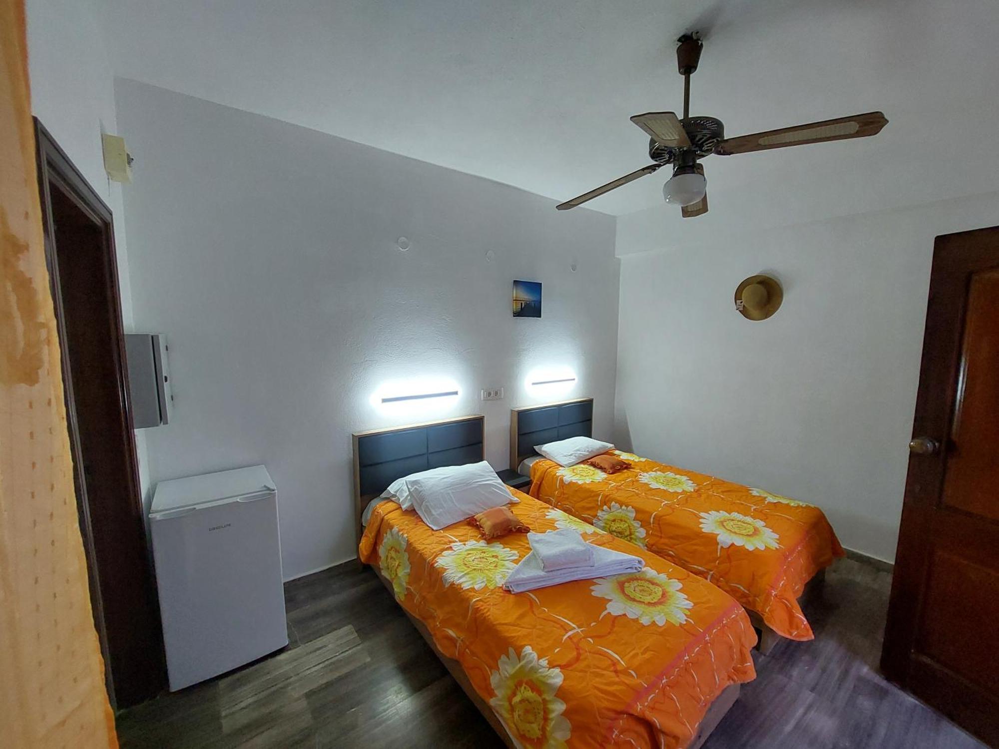 Evelina Pension: Diverse Near Black Casa de hóspedes