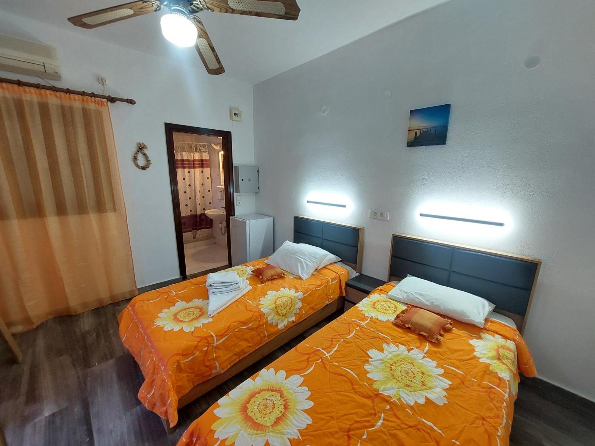 Casa de hóspedes Evelina Pension: Diverse Near Black