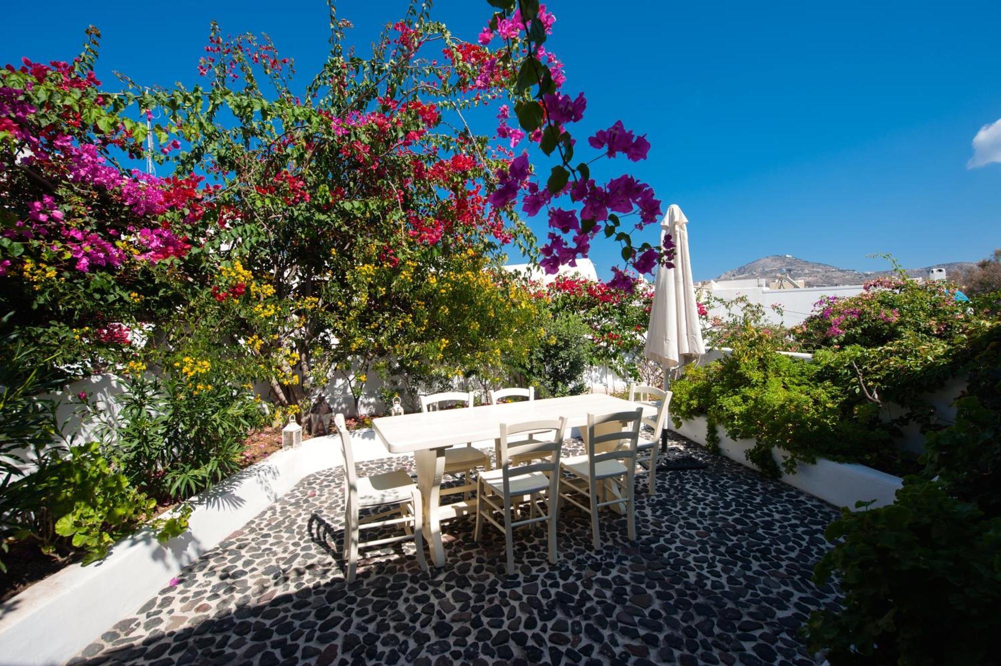 Santorini Heritage * Megalochori (Santorini)