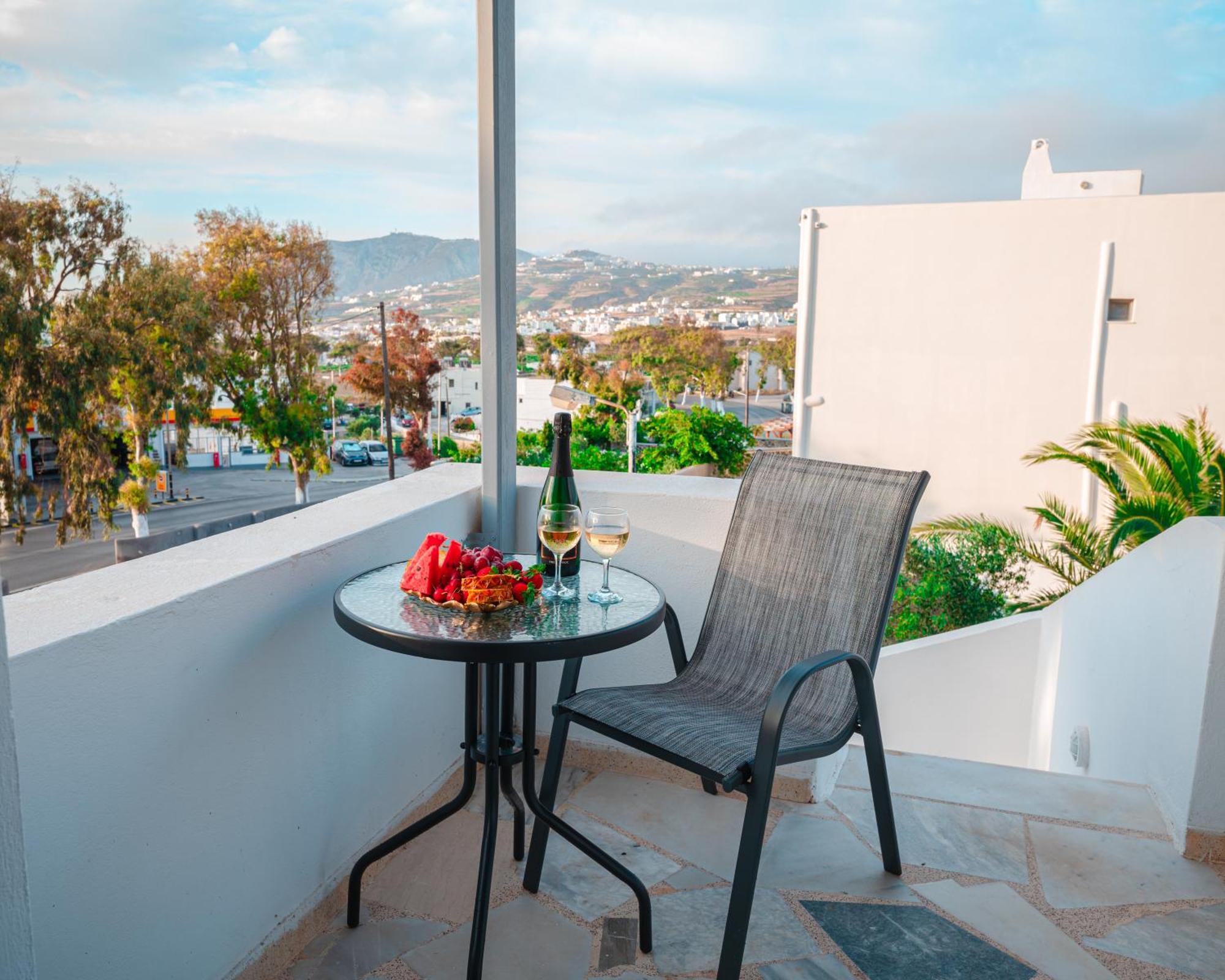 Aina Apartment Karterados (Santorini)