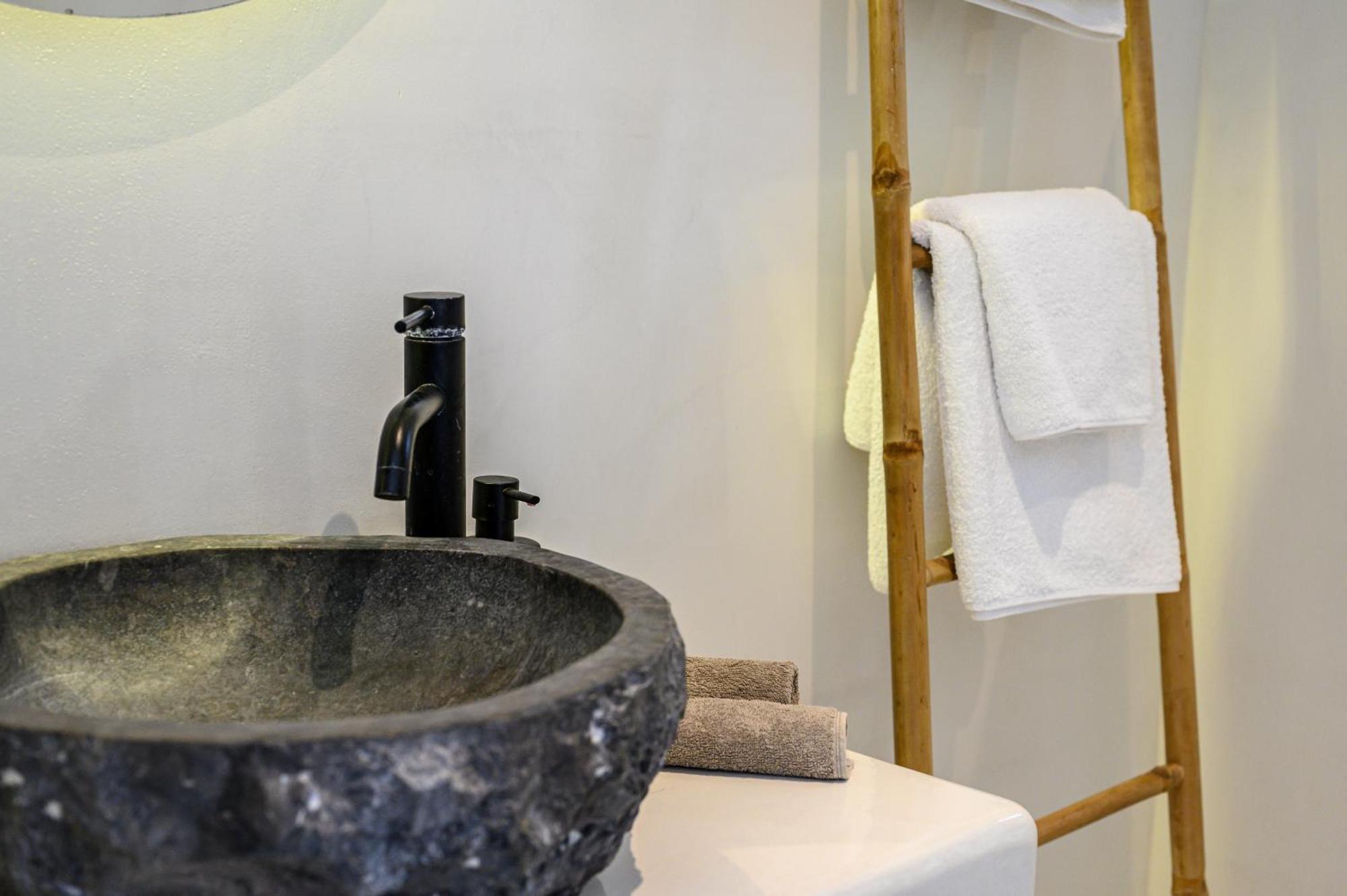 Leon Luxury 5* Imerovigli (Santorini)