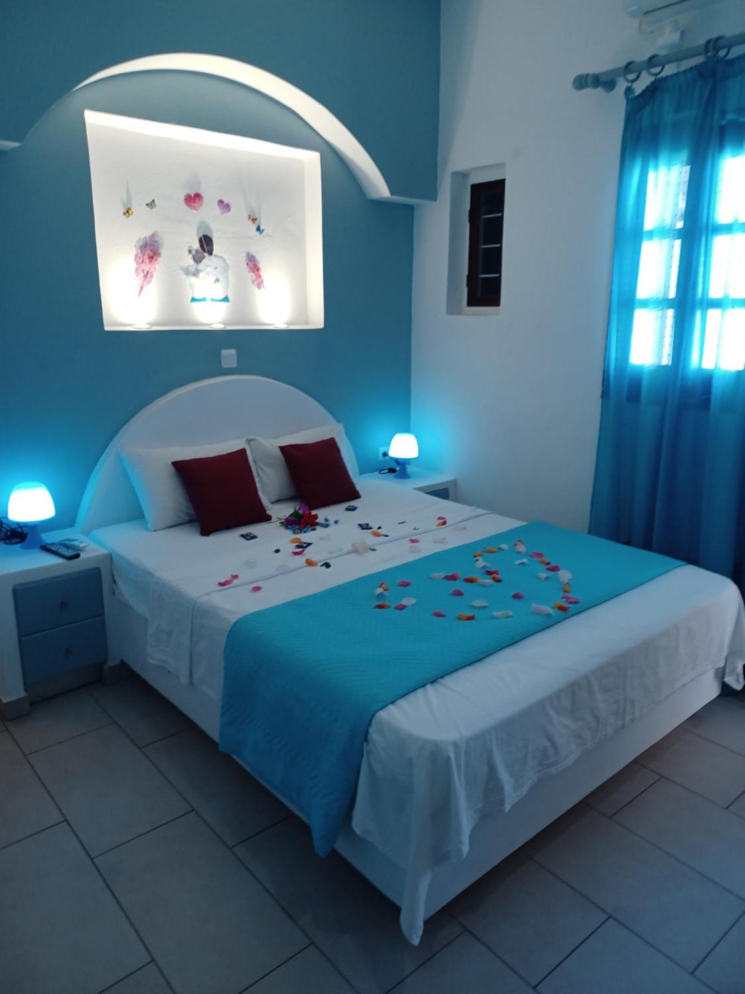 Evelina Pension: Diverse Near Black Casa de hóspedes Perissa (Santorini)