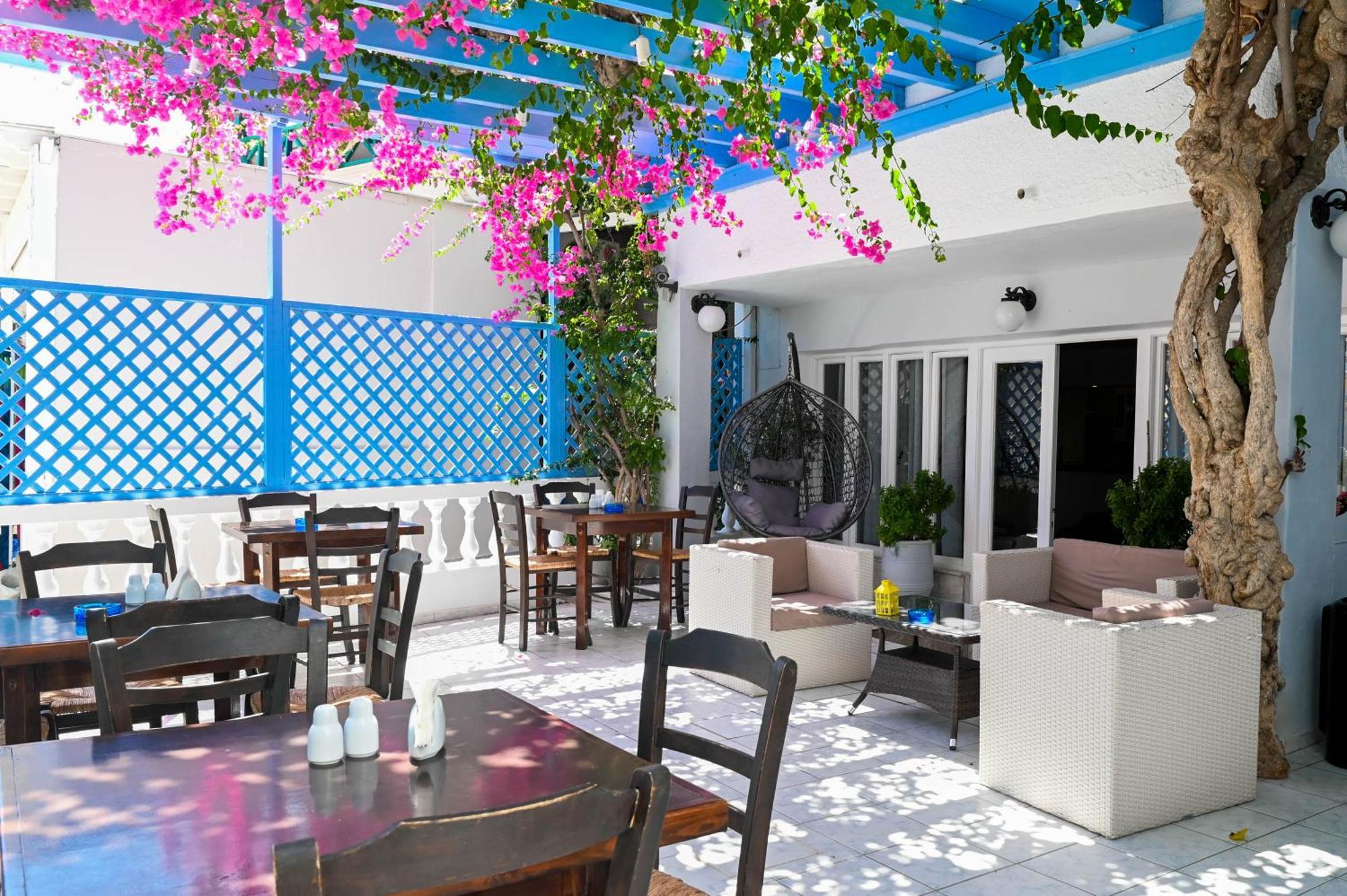 Narkissos Kamari (Santorini)