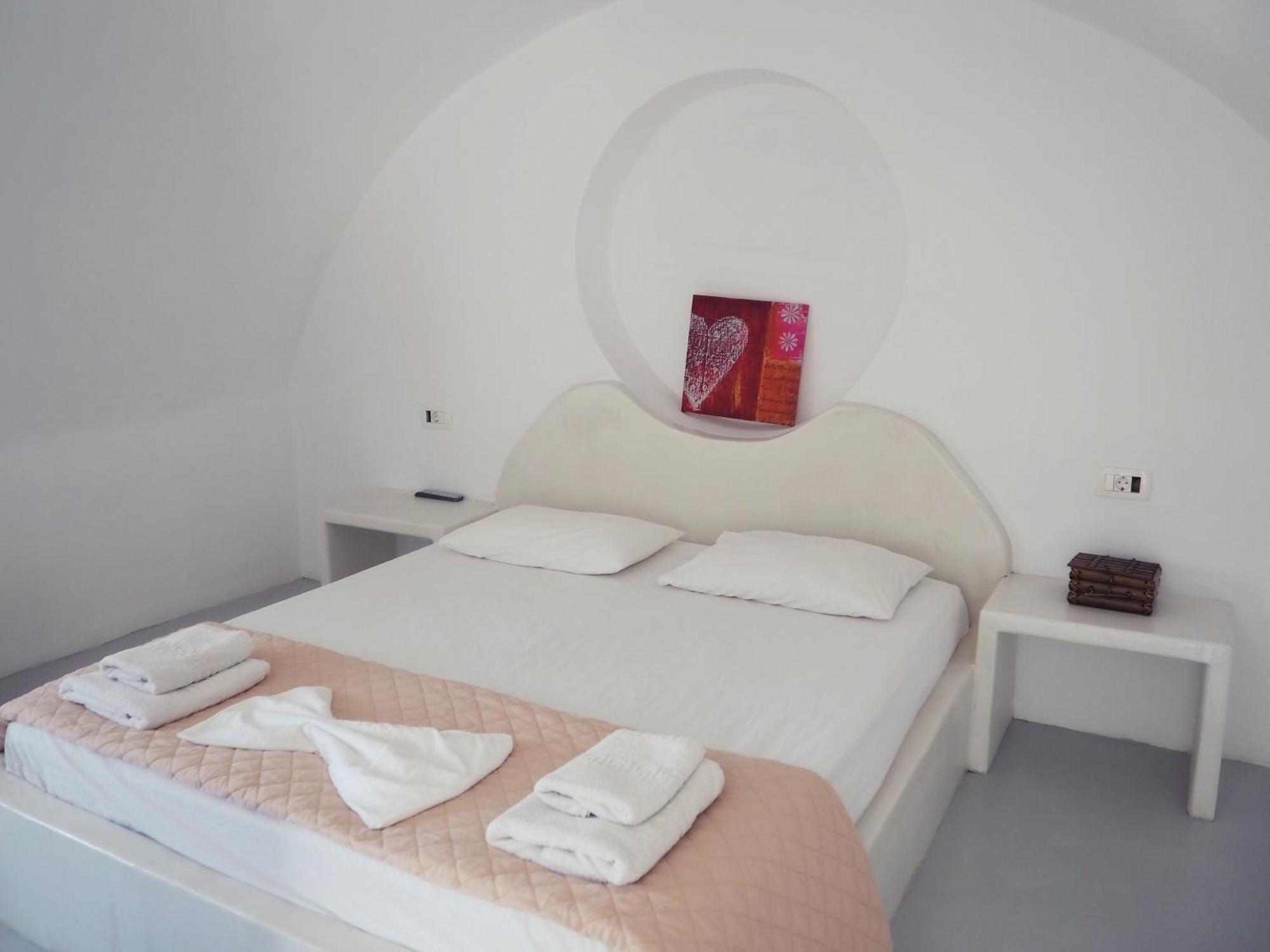 Leon Lux Aparthotel Perissa
