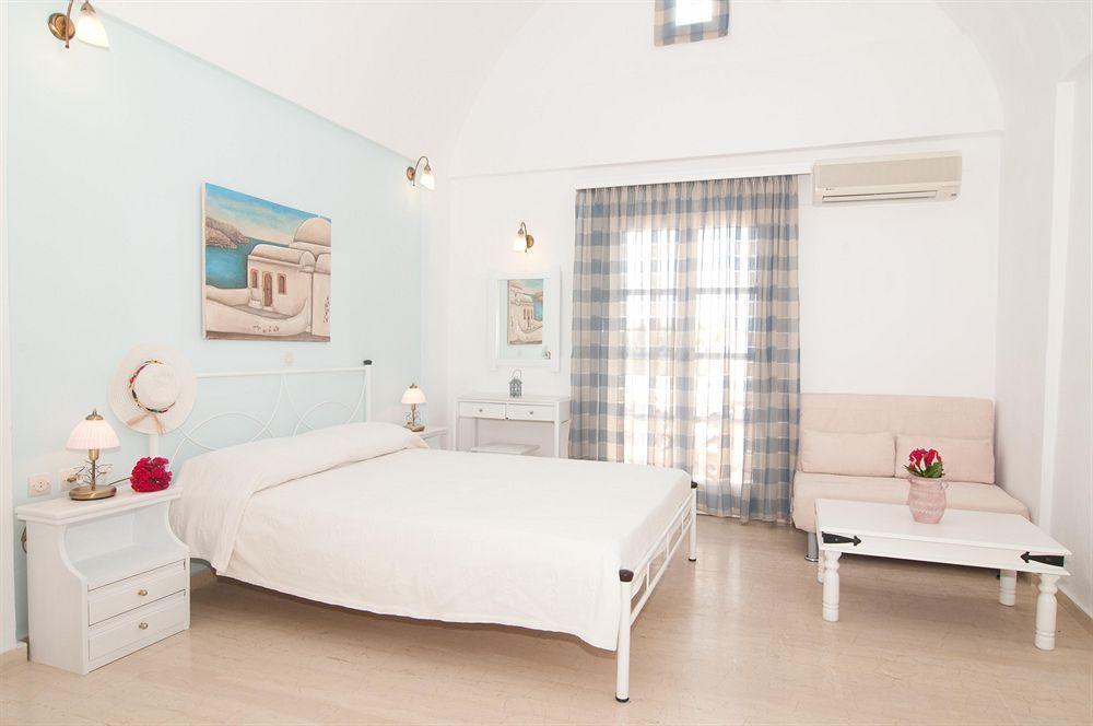 Louis Santorini Aparthotel 2*