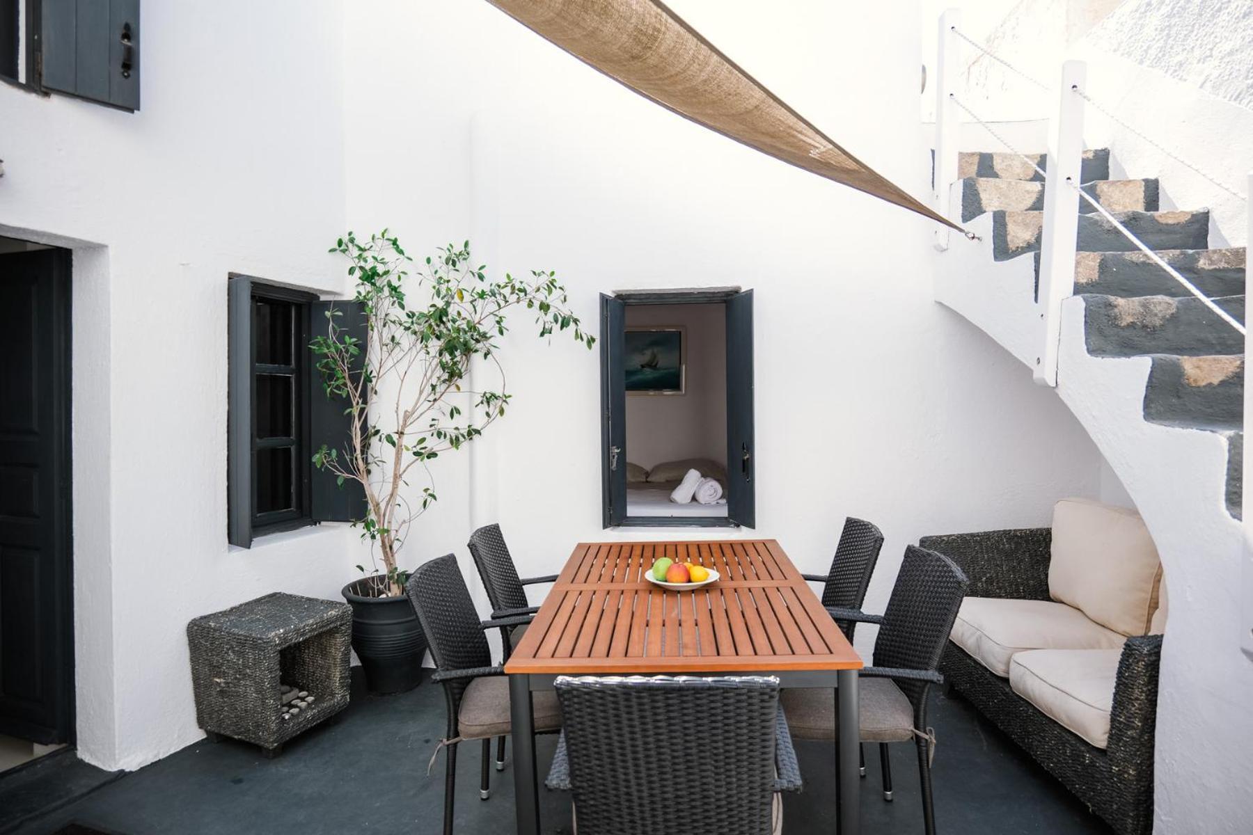 Apartment 1906 Cave