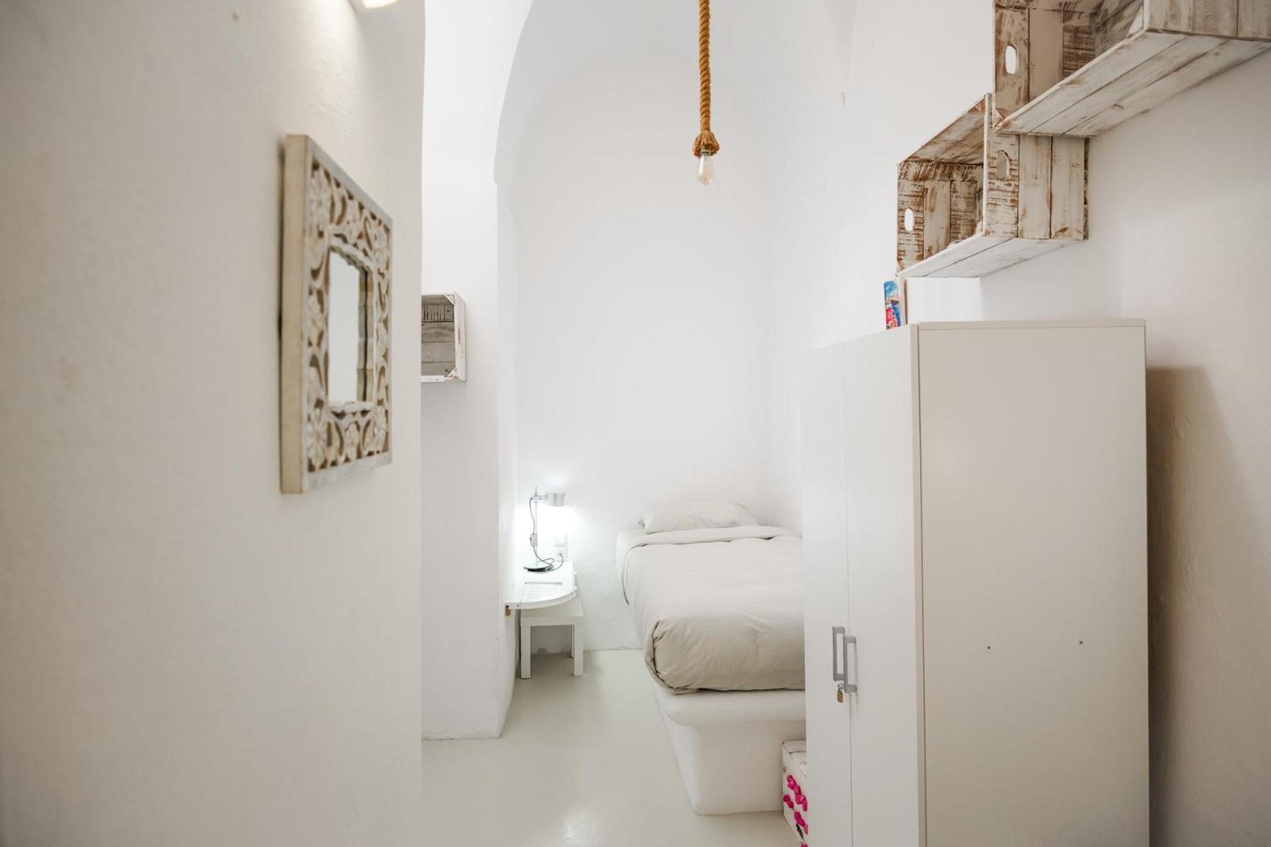 Apartment 1906 Cave *