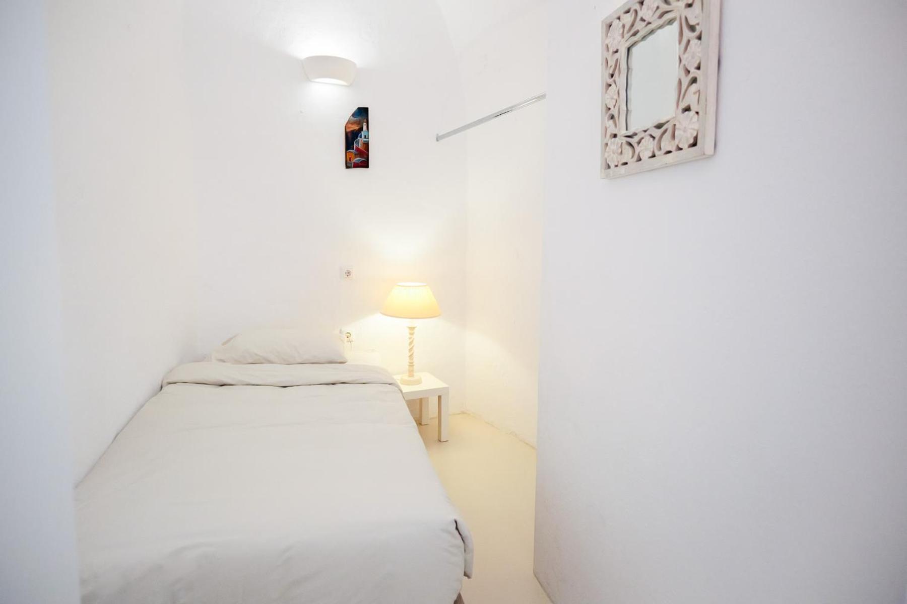 1906 Cave Apartment Pyrgos Kallistis