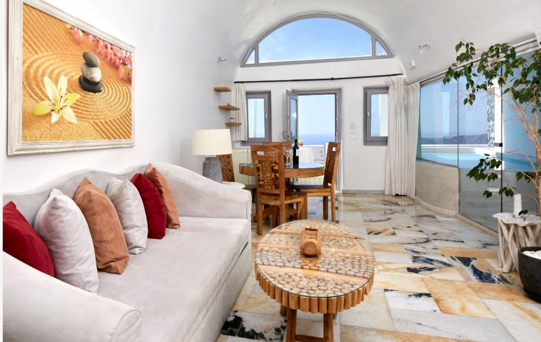 Iliovasilema & Hotel Imerovigli (Santorini)