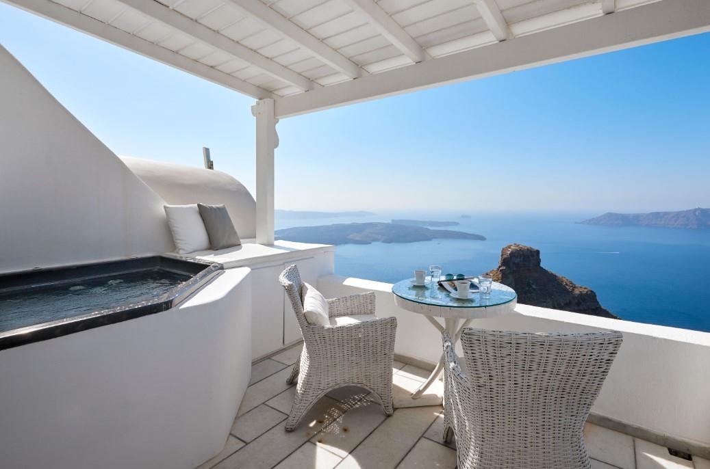 Iliovasilema & Hotel Imerovigli (Santorini)