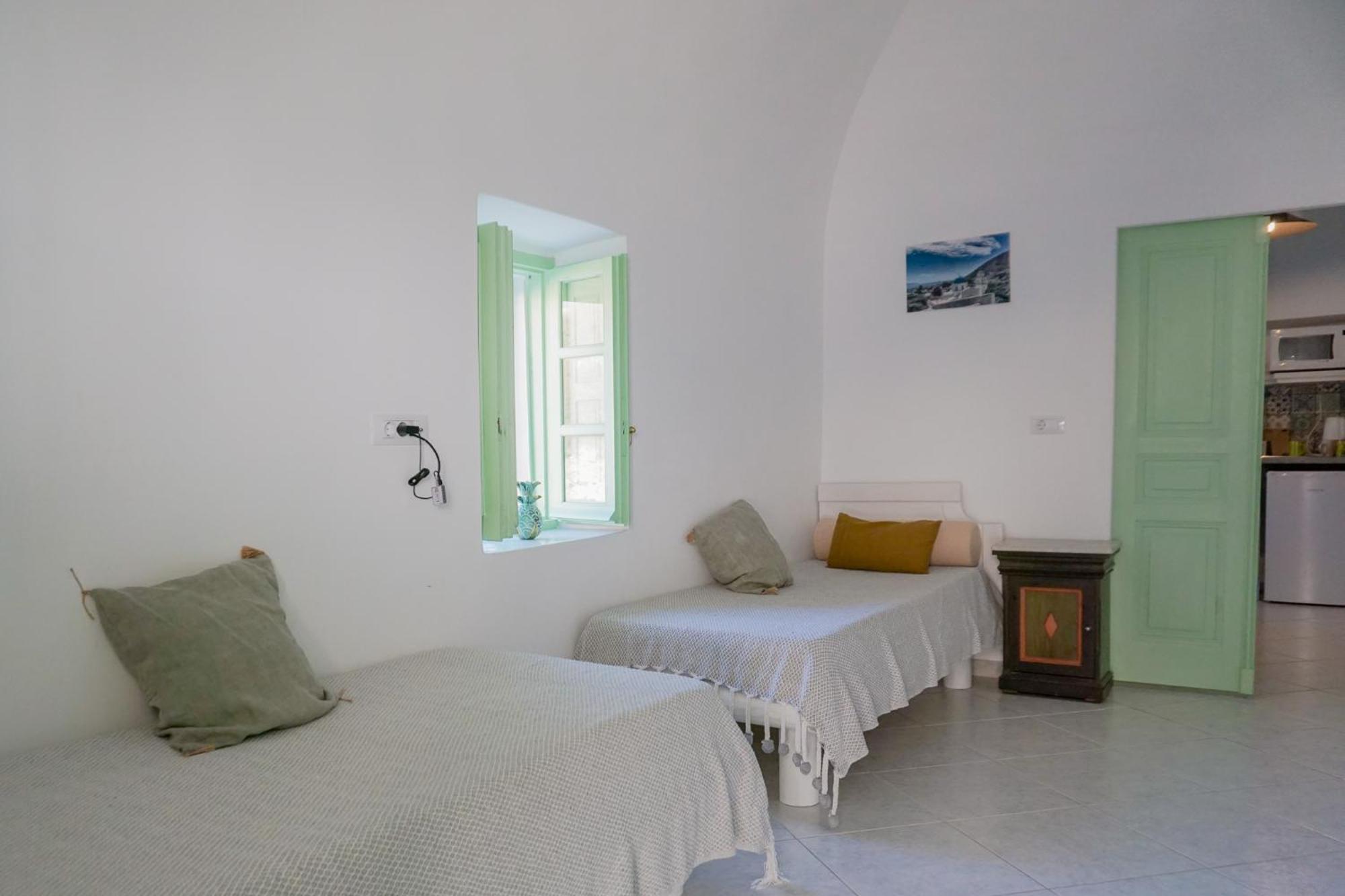 Mythos Traditional Stonehouse Apartment Kamari (Santorini)