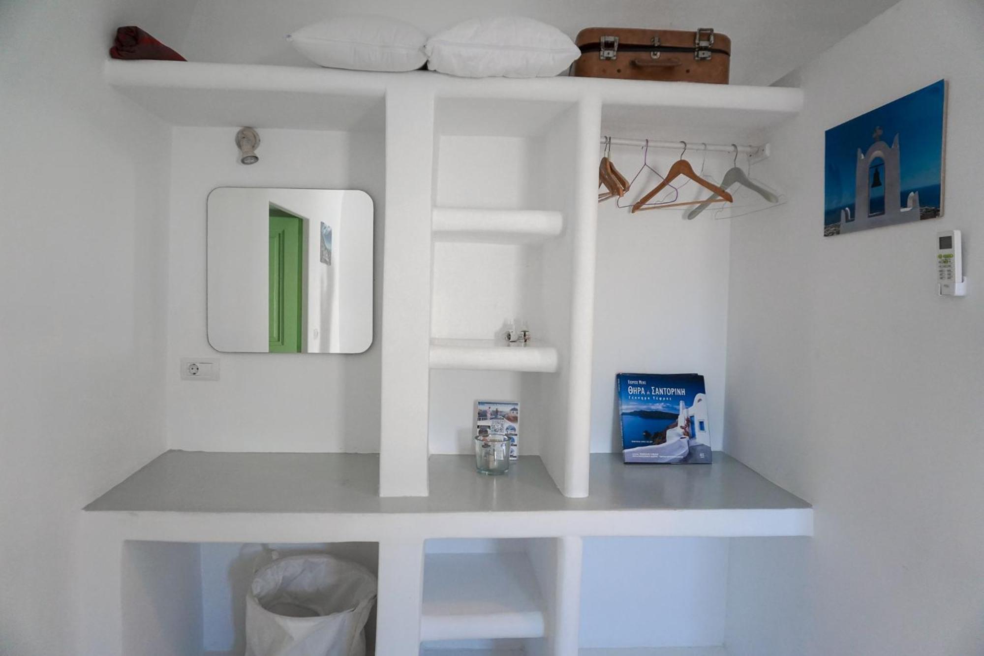 Apartment Mythos Traditional Stonehouse Kamari (Santorini)