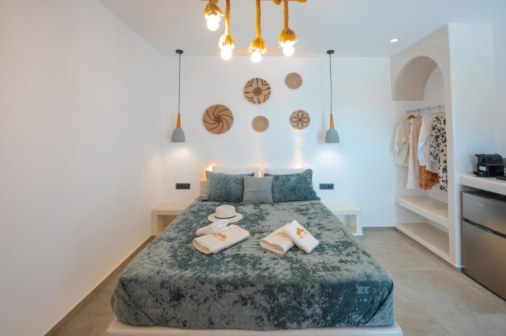 Tre Fiori - The Retreat Fira (Santorini)
