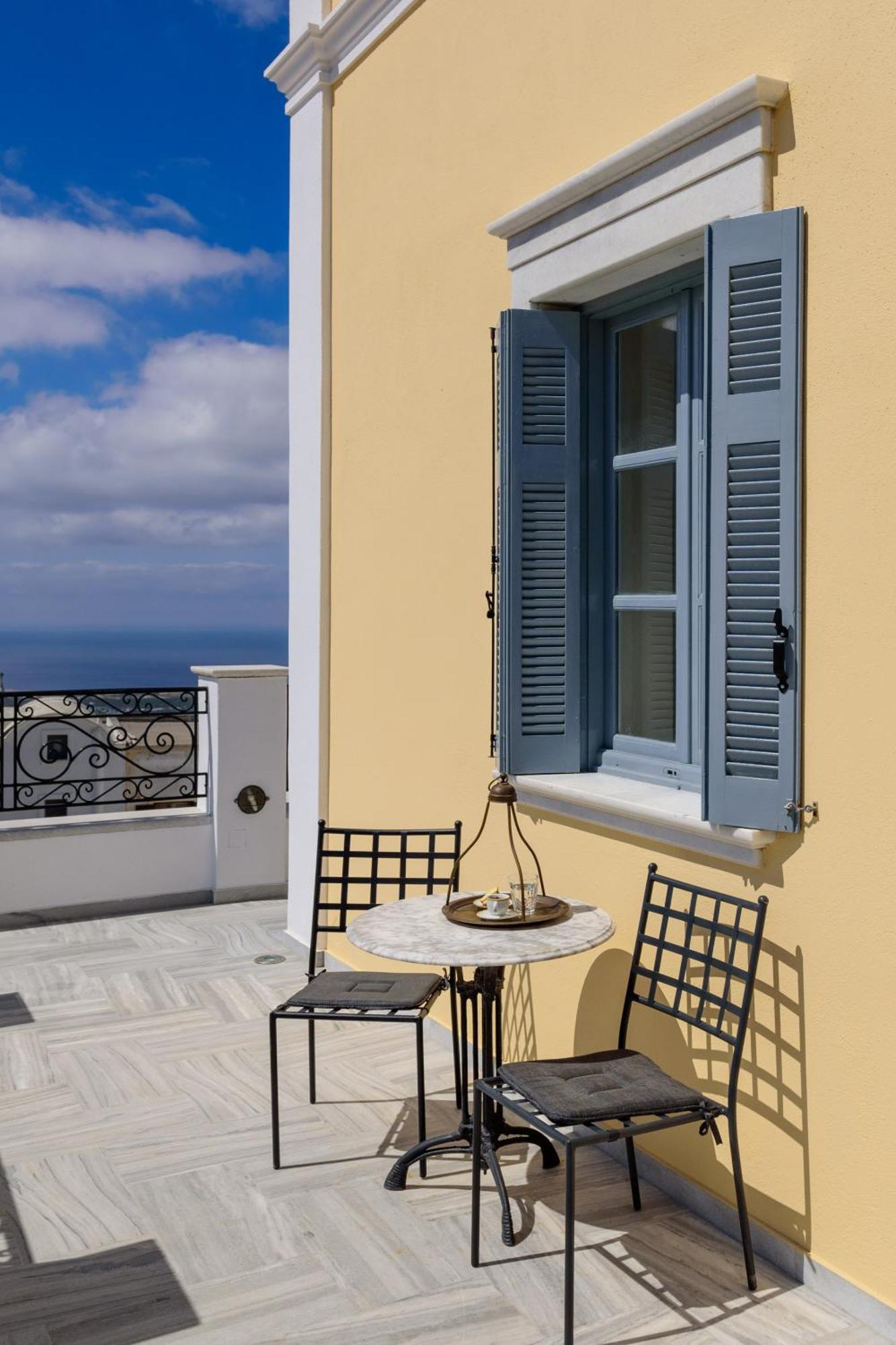 Ikio Concept Santorini Hotel *