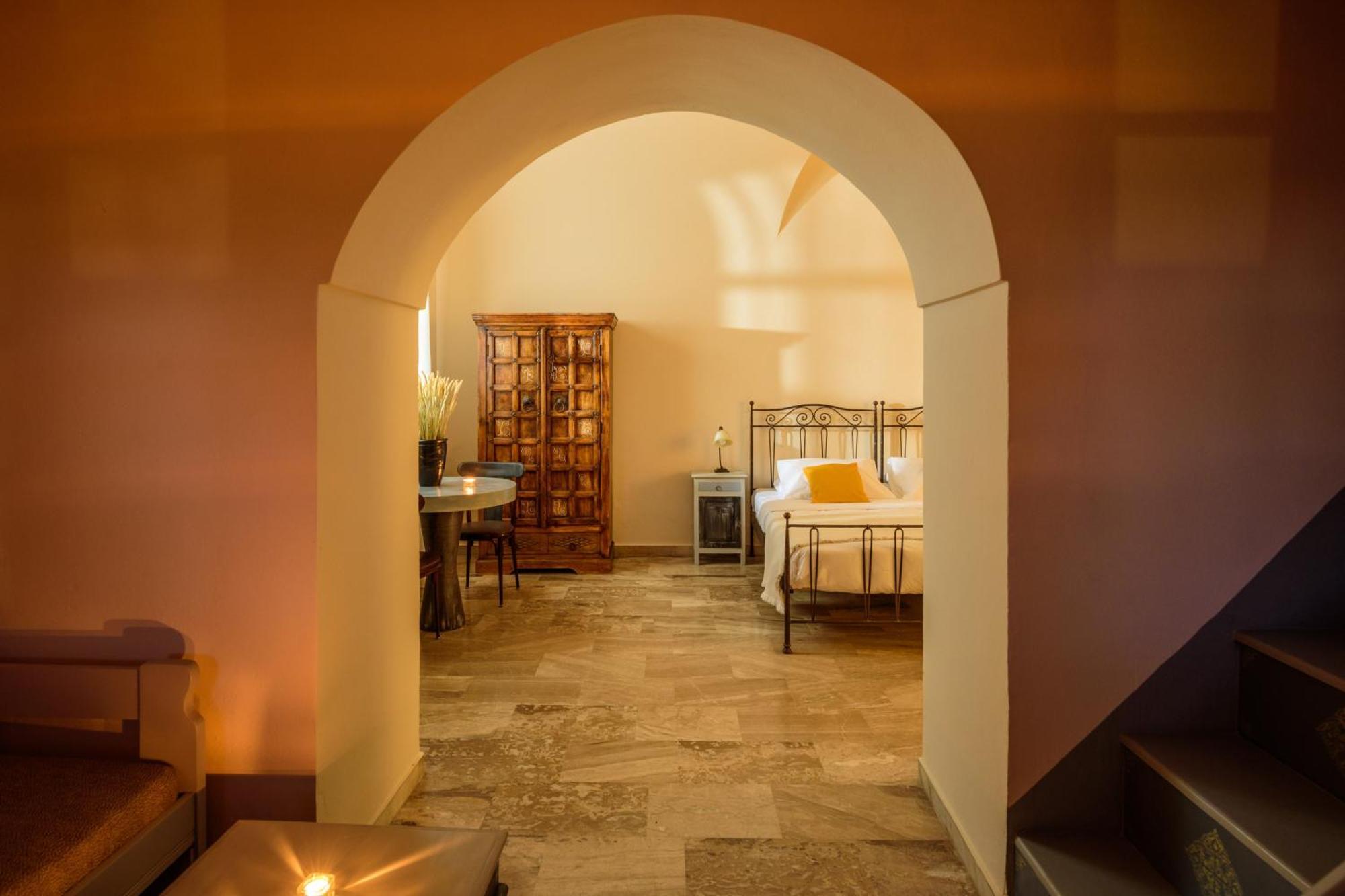 Ikio Concept Santorini Hotel *