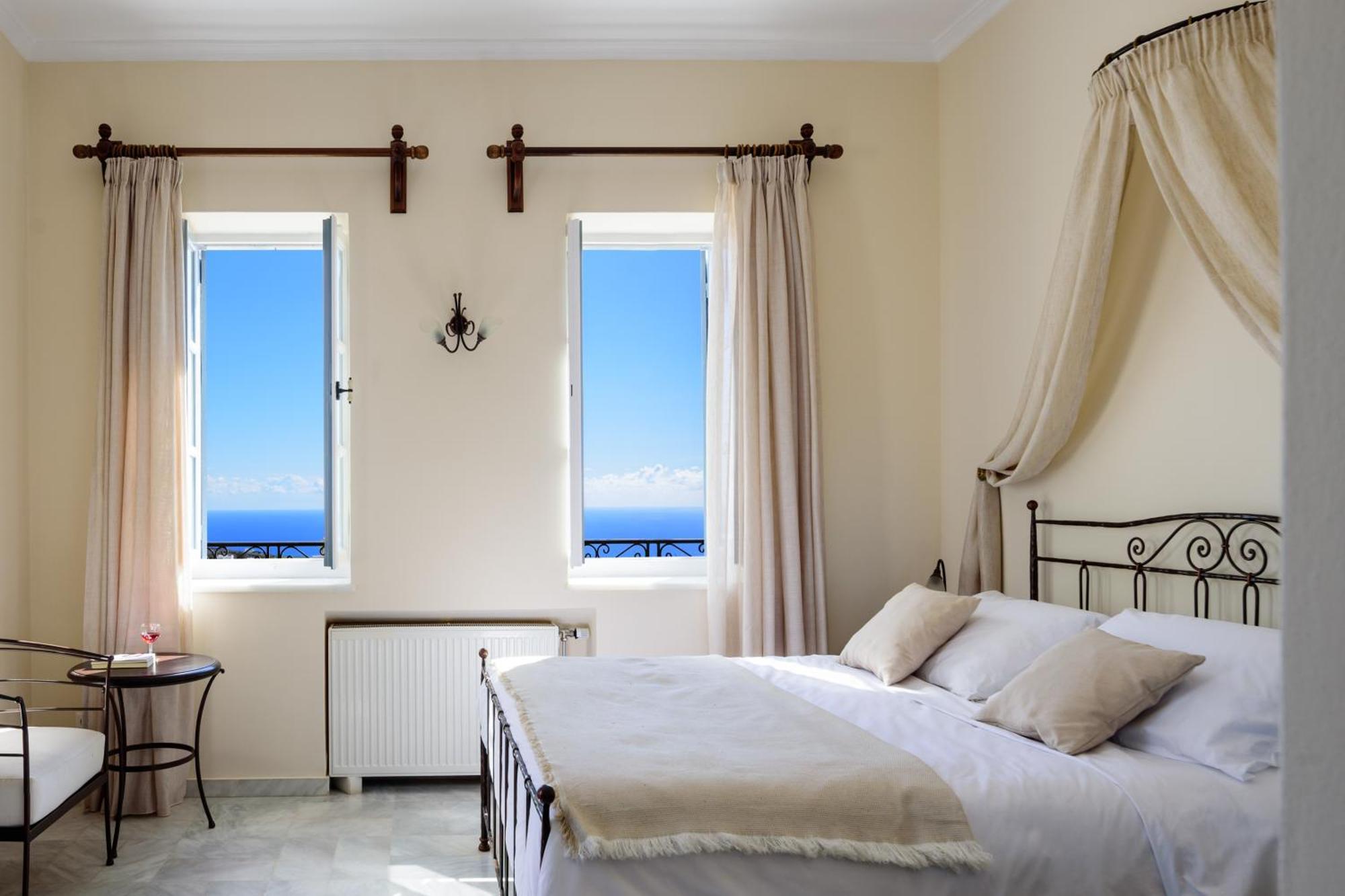 Ikio Concept Santorini Hotel