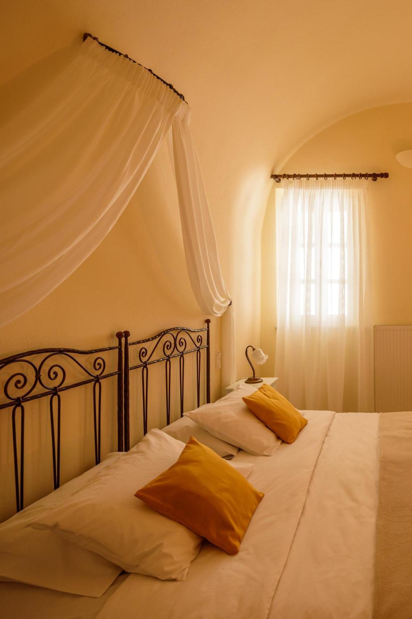 Hotel Ikio Concept Santorini Pýrgos
