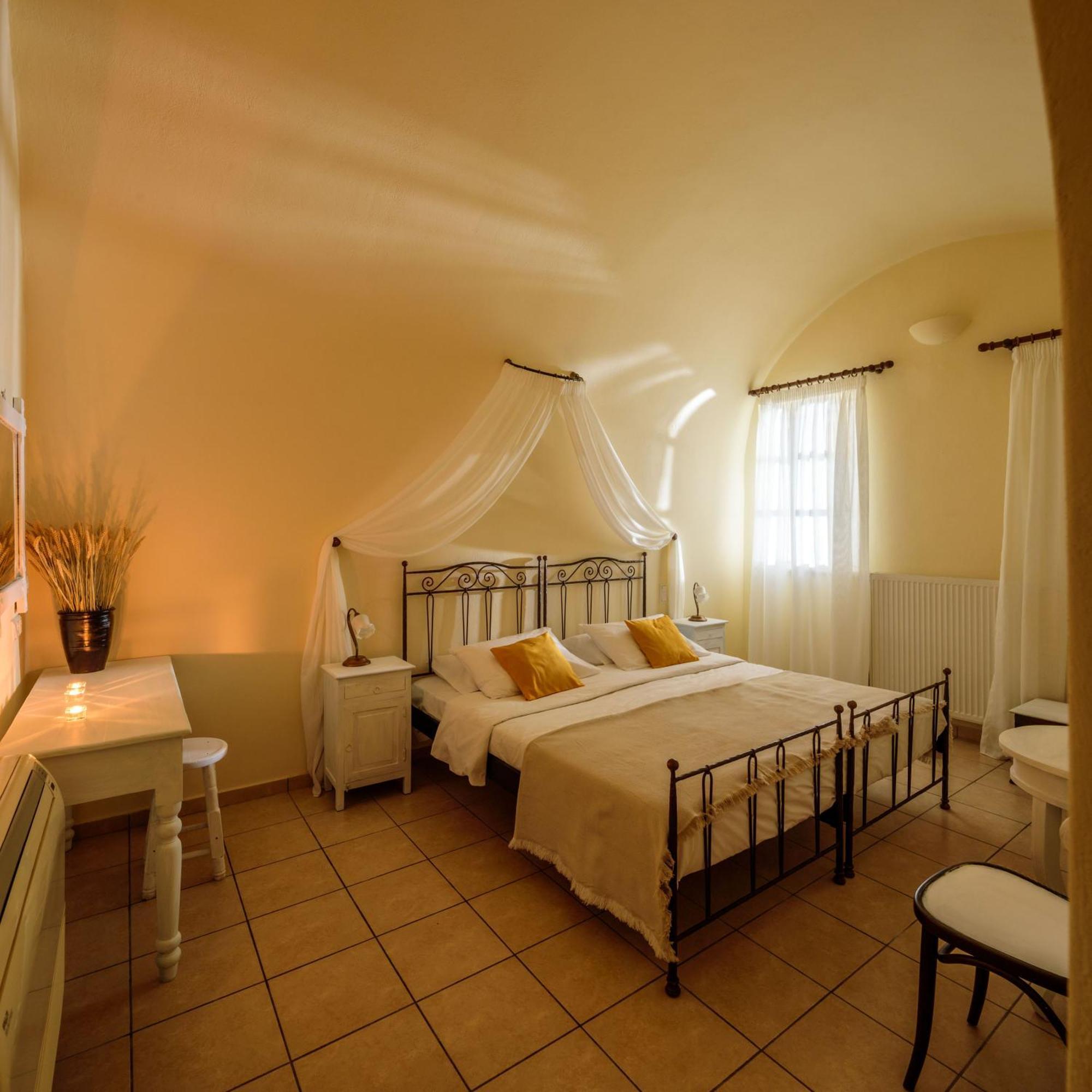Ikio Concept Santorini Hotel *