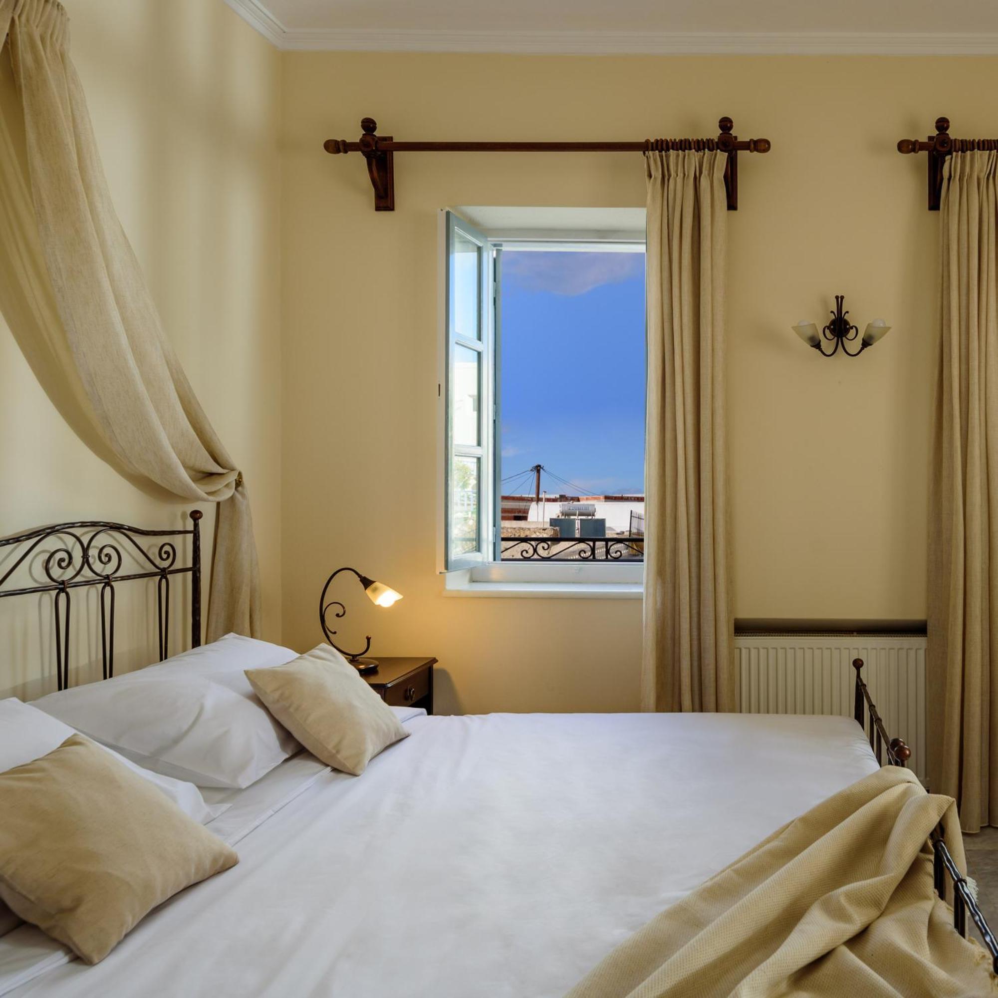 Ikio Concept Santorini Hotel Pýrgos