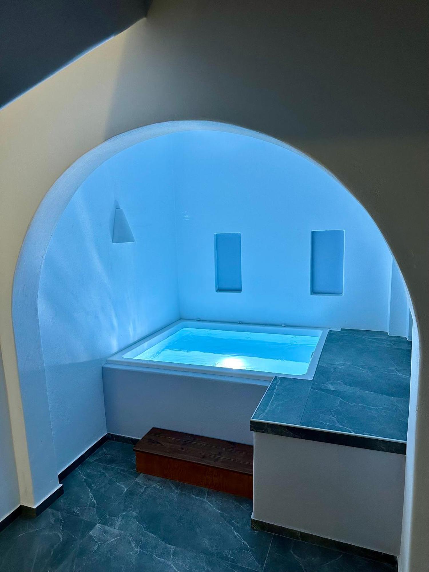 Aparthotel Santorini Miracles Suites, Adults Only