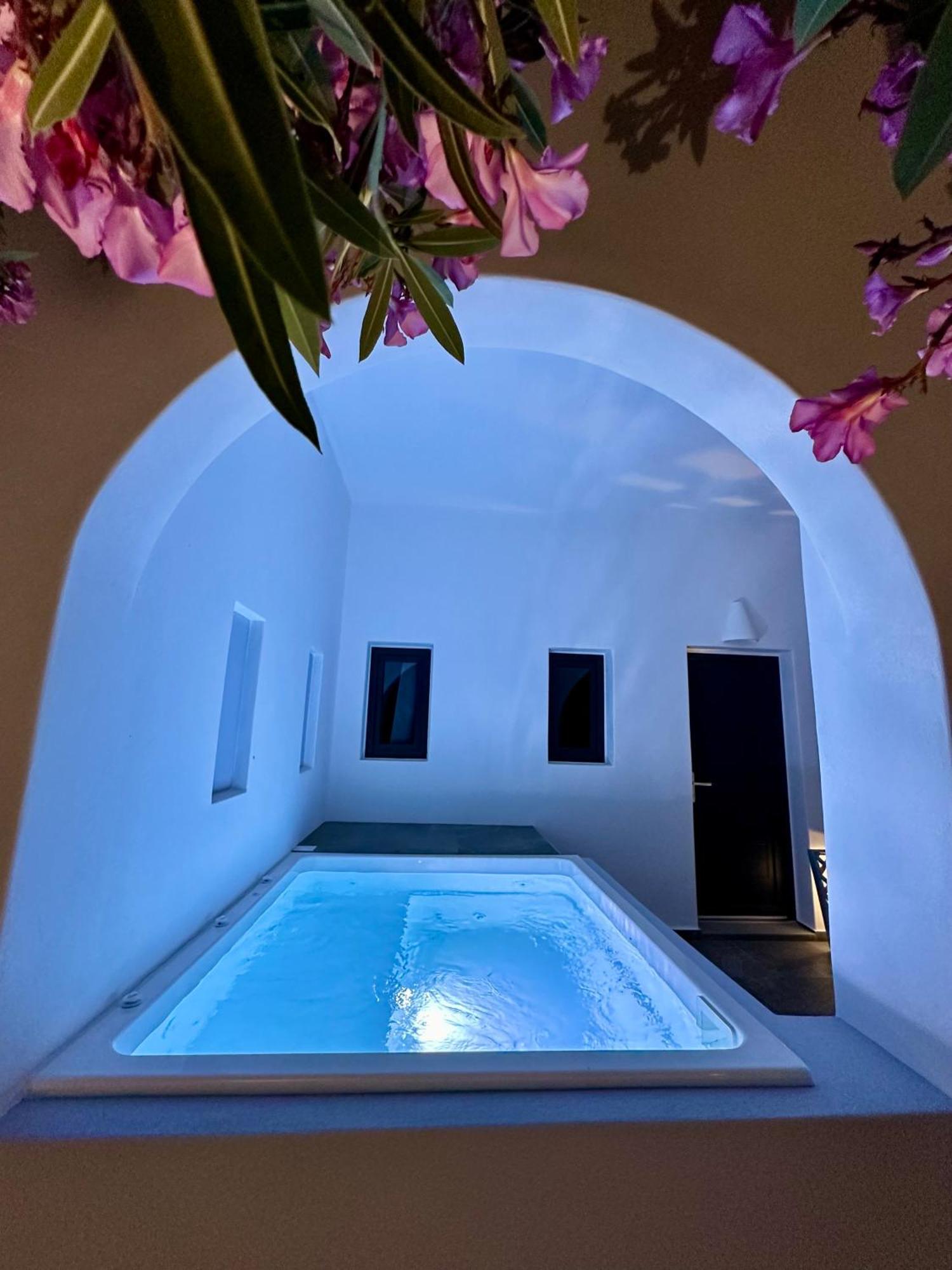 Santorini Miracles Suites, Adults Only Aparthotel