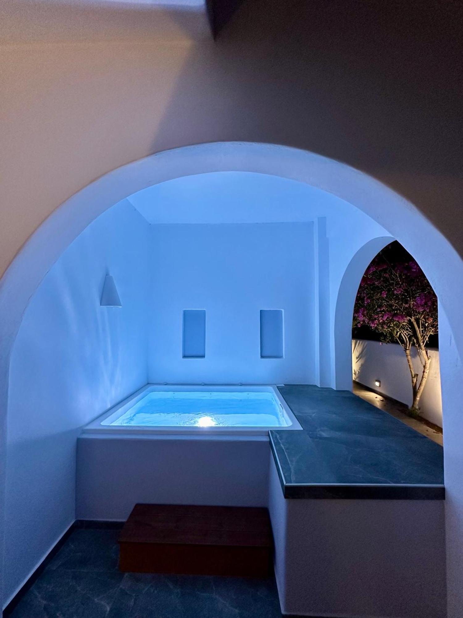 Santorini Miracles Suites, Adults Only Perissa (Santorini)