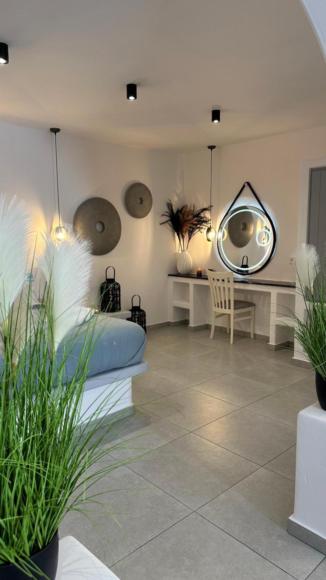 Santorini Miracles Suites, Adults Only