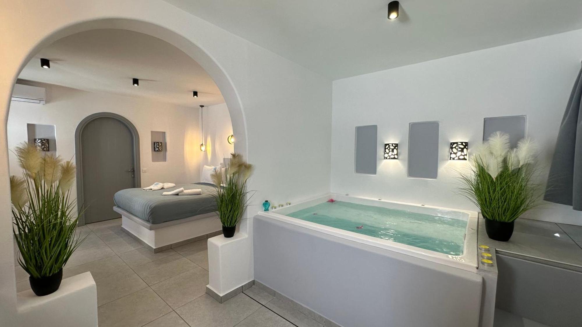 Santorini Miracles Suites, Adults Only Aparthotel Perissa (Santorini)