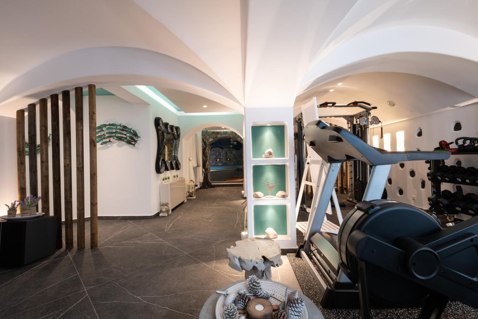 Santorini Miracles Suites, Adults Only