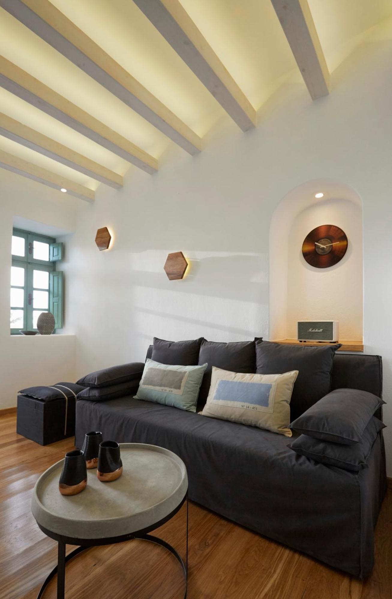 Yellow Orchid Cycladic House * Pyrgos Kallistis