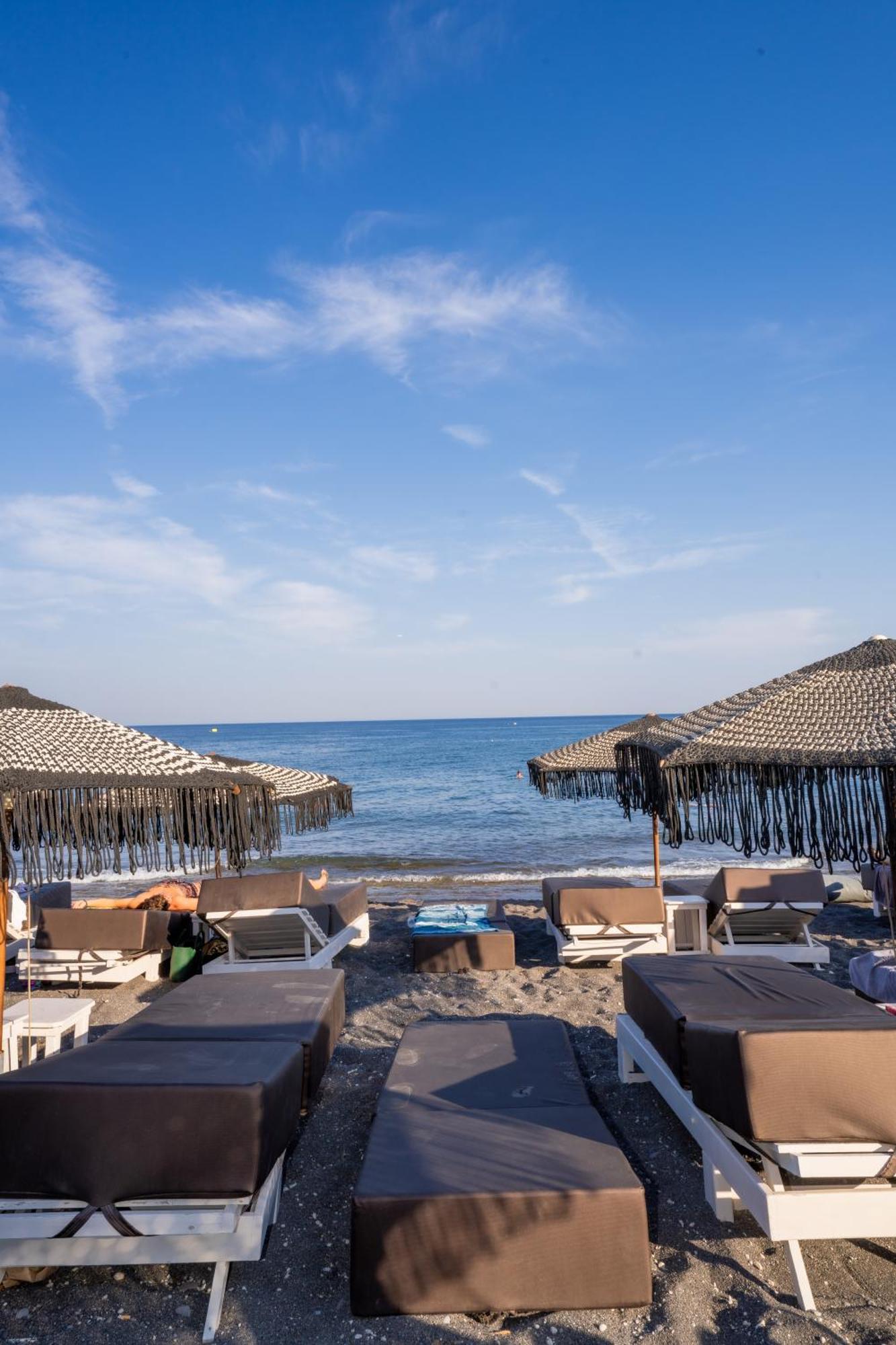 Zen & Hotel Perissa (Santorini)