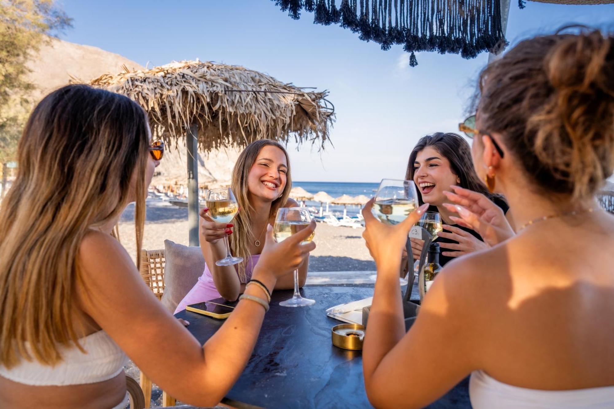 Zen & 5* Perissa (Santorini)