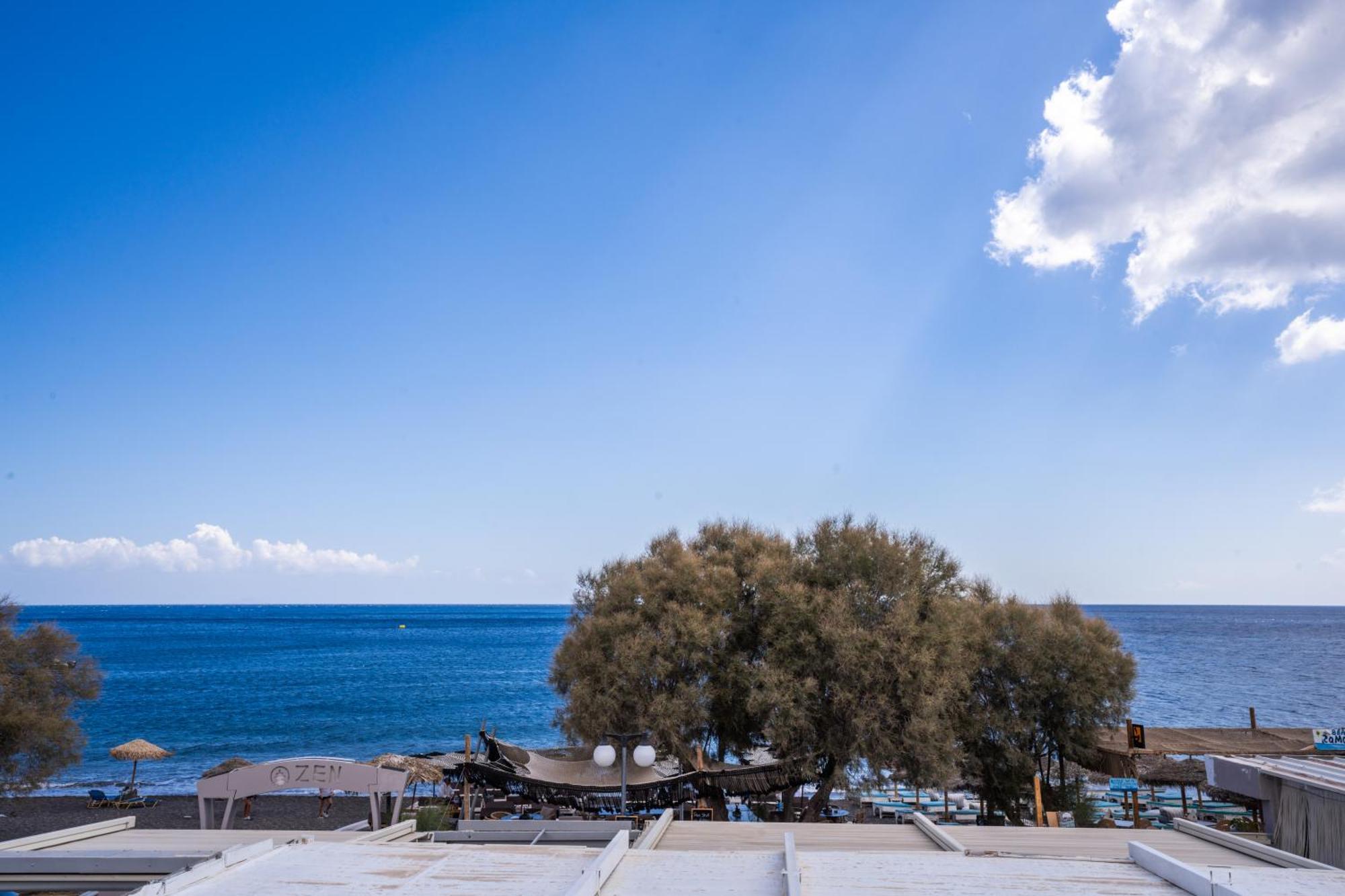 Zen & Hotel Perissa (Santorini)