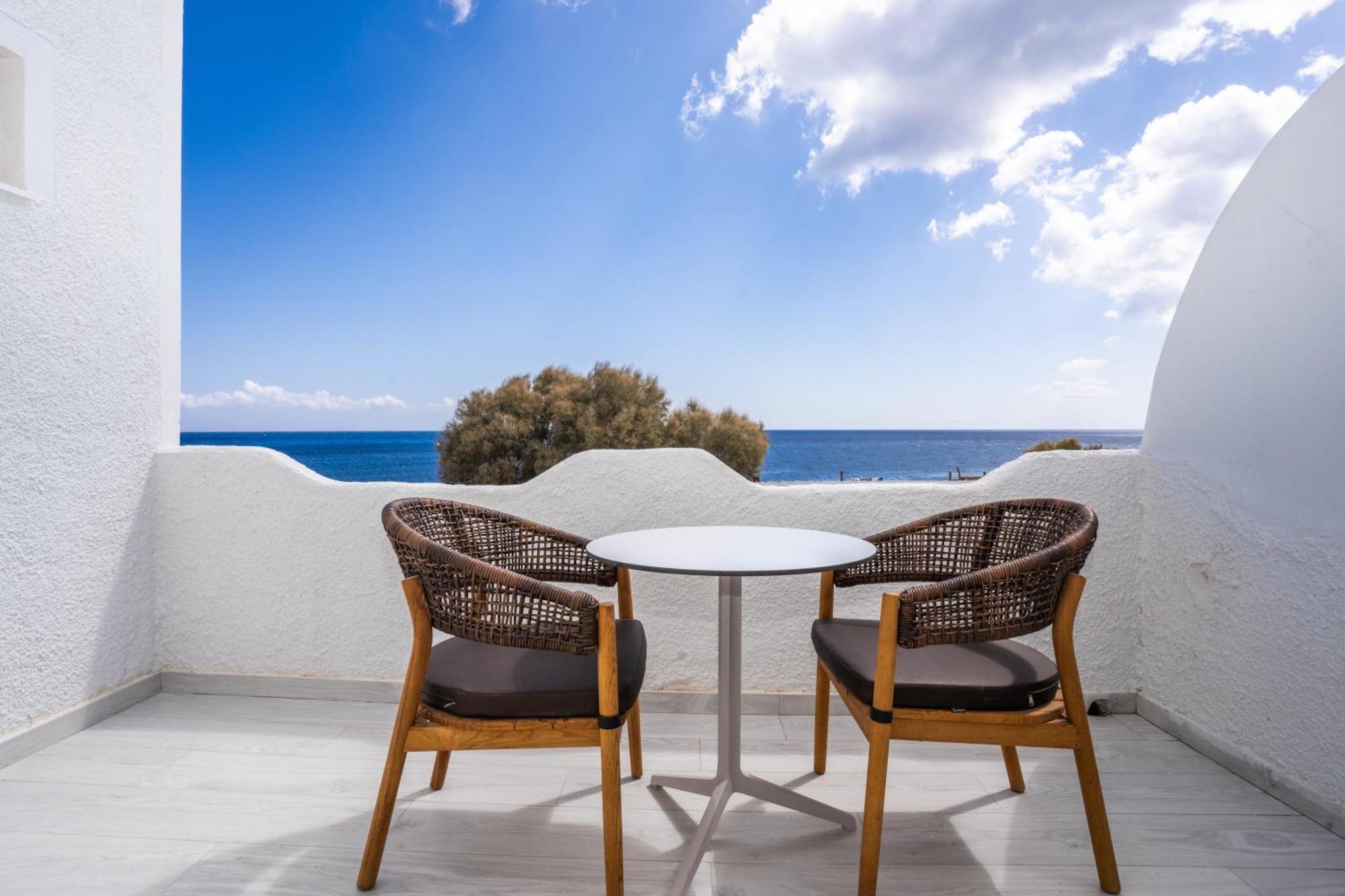 Zen & Hotel Perissa (Santorini)
