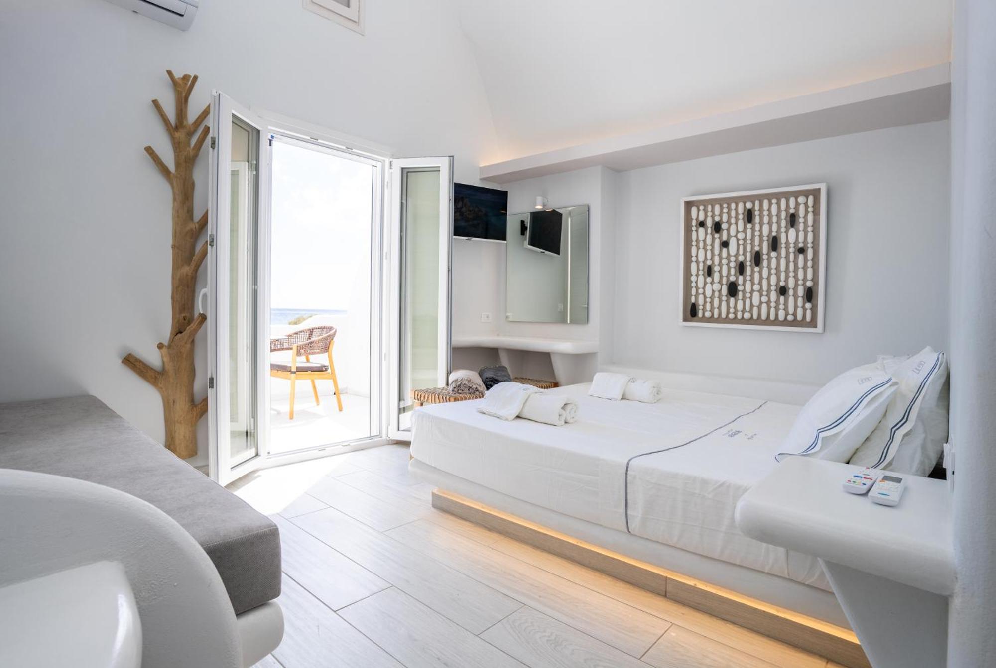 Zen & 5* Perissa (Santorini)